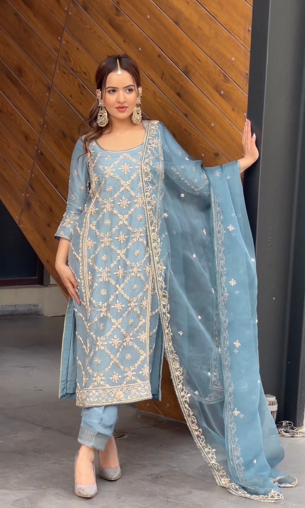 डिज़ाइनर पार्टी वियर लुक टॉप प्लाज़ो और दुपट्टा सेट