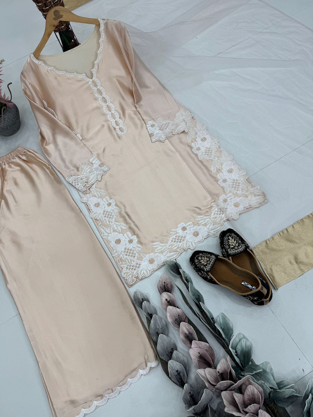 डिज़ाइनर पार्टी वियर टॉप बॉटम और दुपट्टा मोती मोती हैंड वर्क के साथ