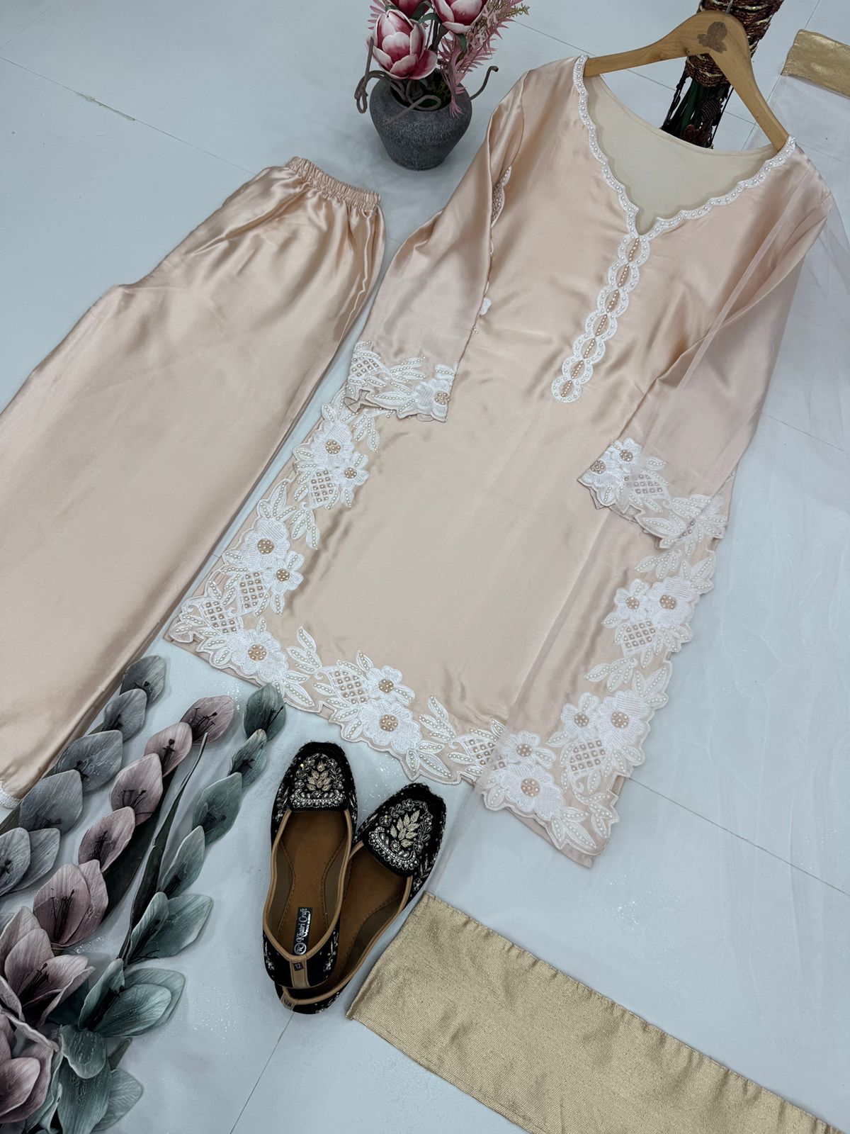 डिज़ाइनर पार्टी वियर टॉप बॉटम और दुपट्टा मोती मोती हैंड वर्क के साथ