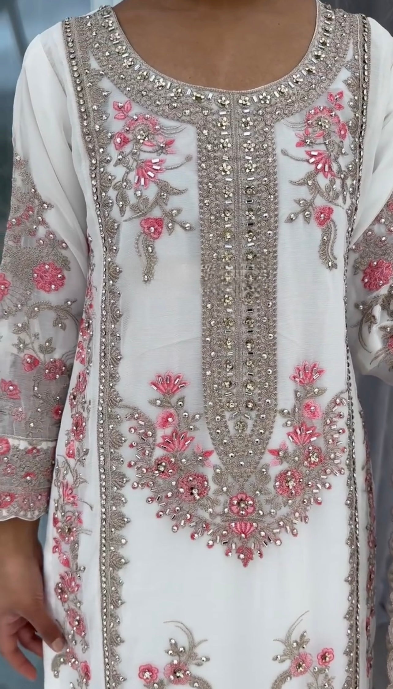 थ्रेड वर्क के साथ डिज़ाइनर पार्टी वियर टॉप बॉटम और दुपट्टा