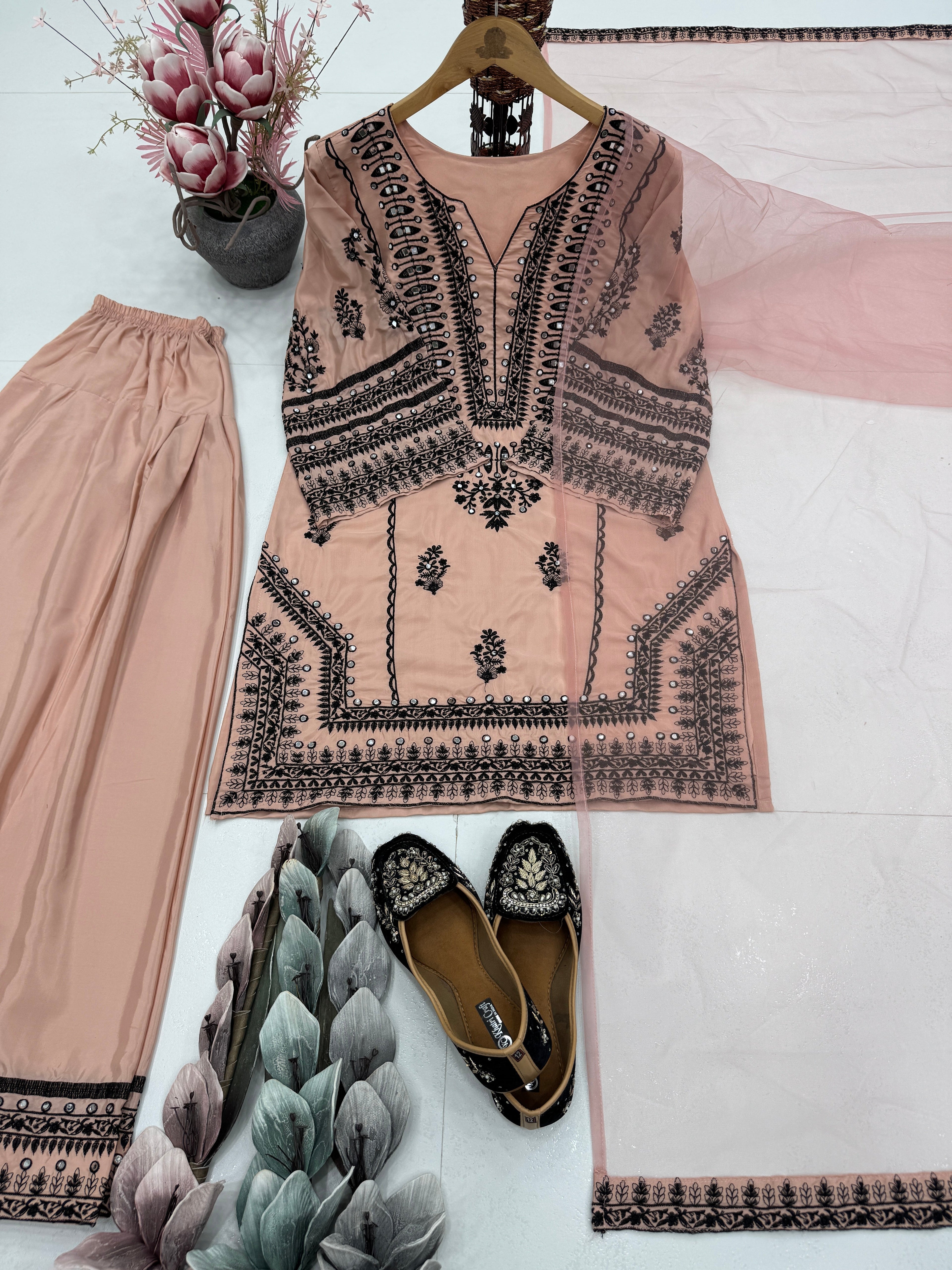 पार्टी वियर सुंदर टॉप बॉटम और दुपट्टा