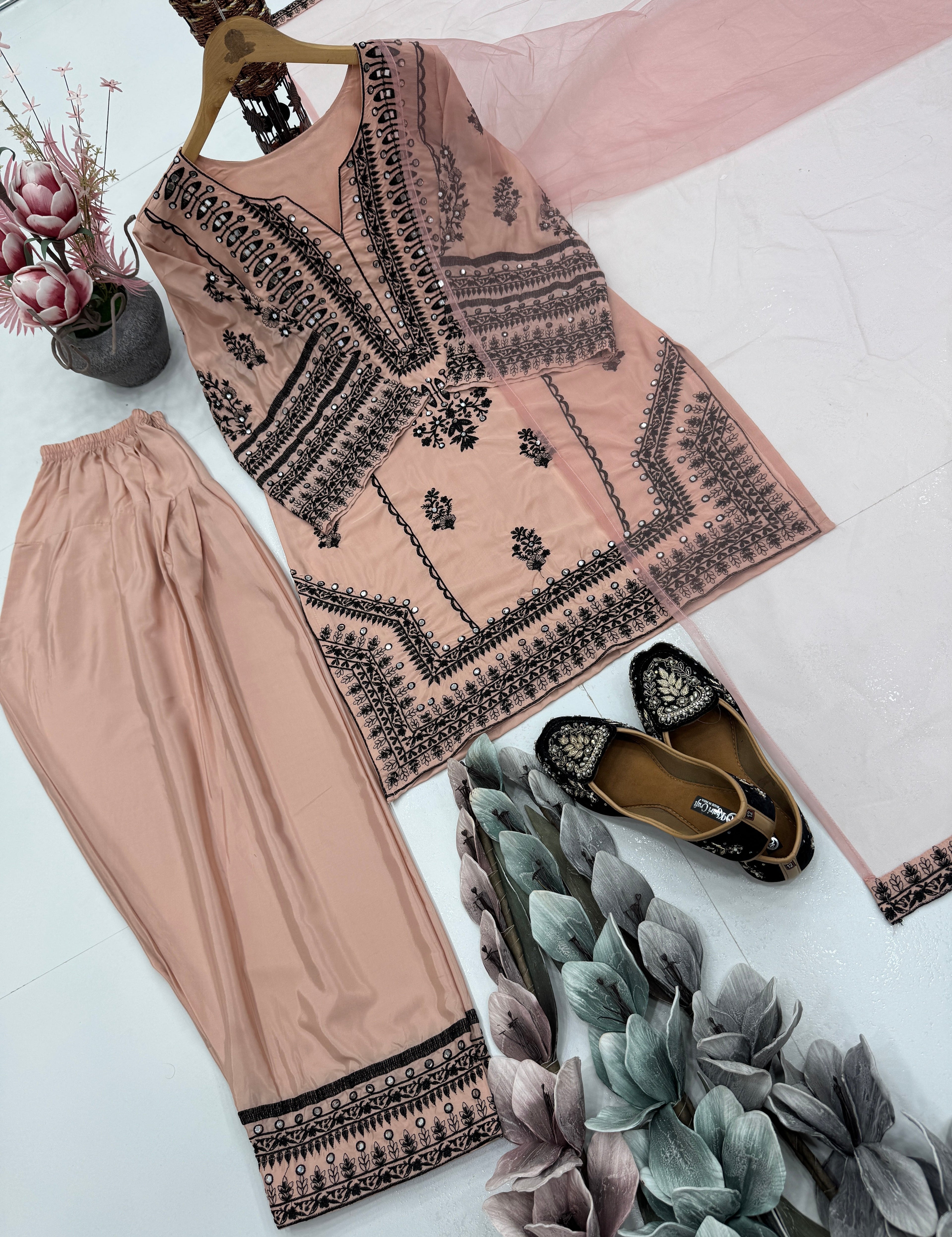 पार्टी वियर सुंदर टॉप बॉटम और दुपट्टा