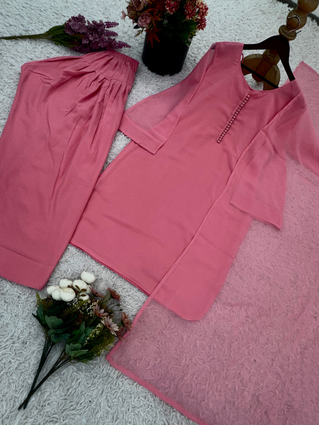 पार्टी वियर डिज़ाइनर टॉप-बॉटम और खूबसूरत दुपट्टा