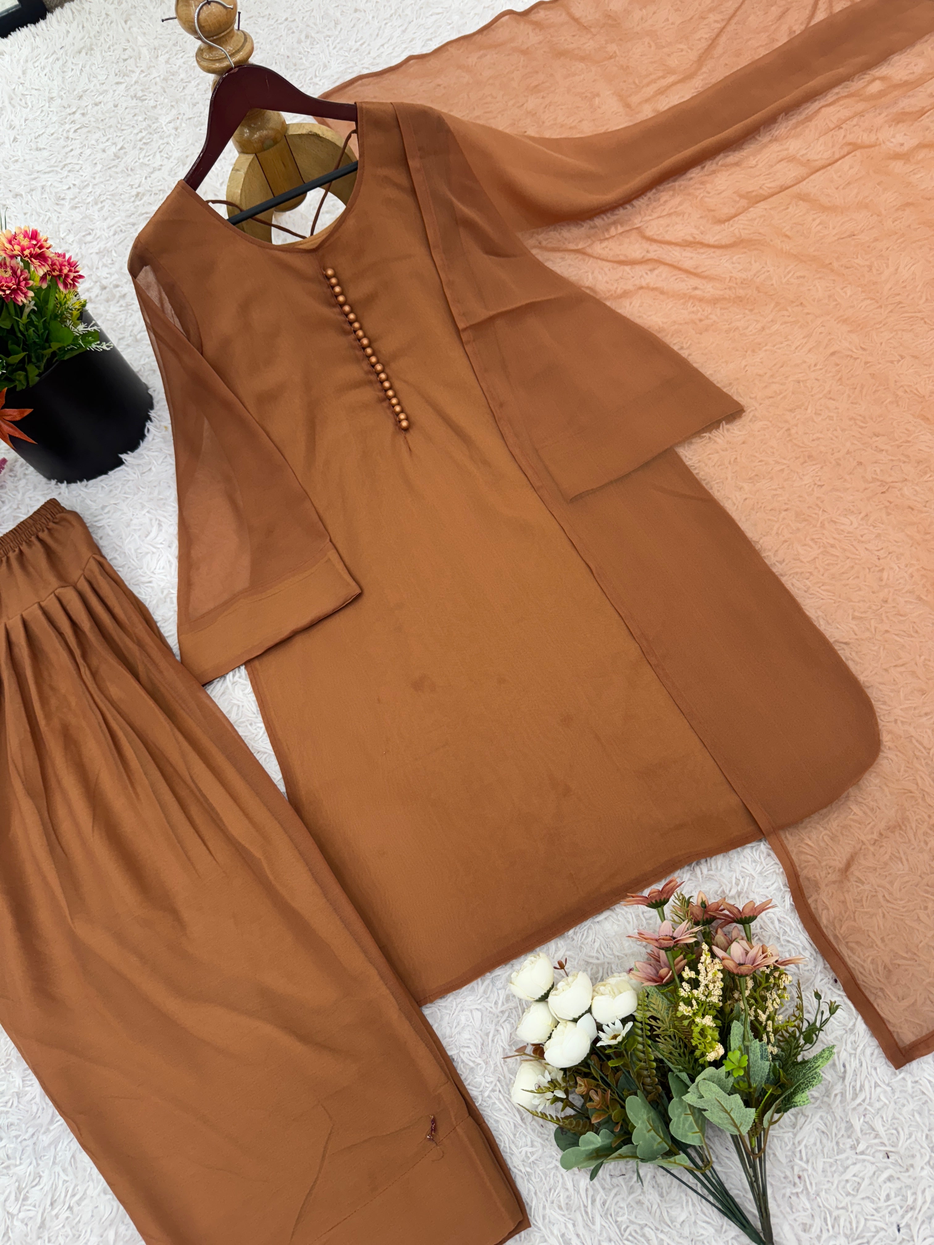 पार्टी वियर डिज़ाइनर टॉप-बॉटम और खूबसूरत दुपट्टा