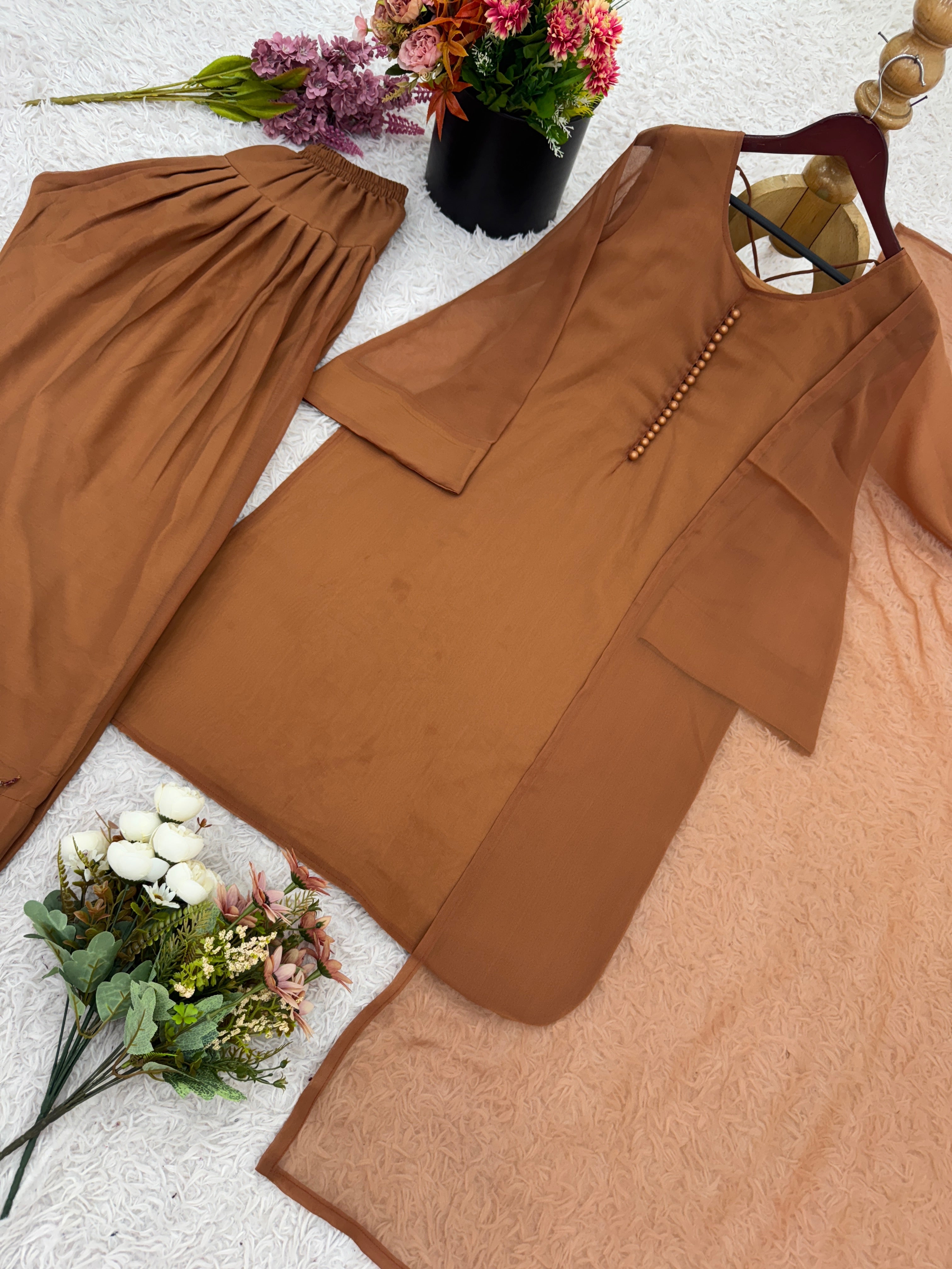 पार्टी वियर डिज़ाइनर टॉप-बॉटम और खूबसूरत दुपट्टा