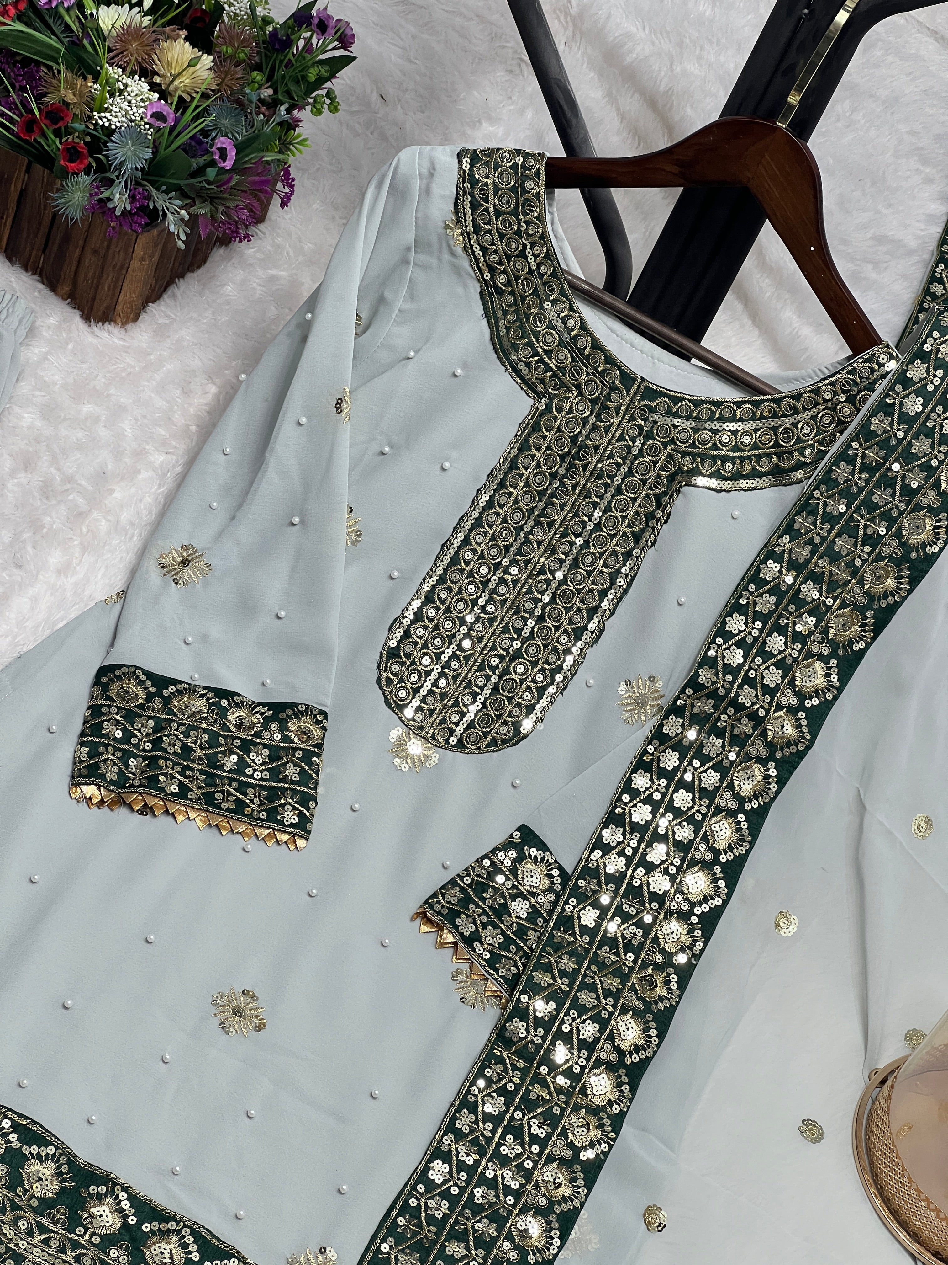 पार्टी वियर डिज़ाइनर टॉप-बॉटम और खूबसूरत दुपट्टा