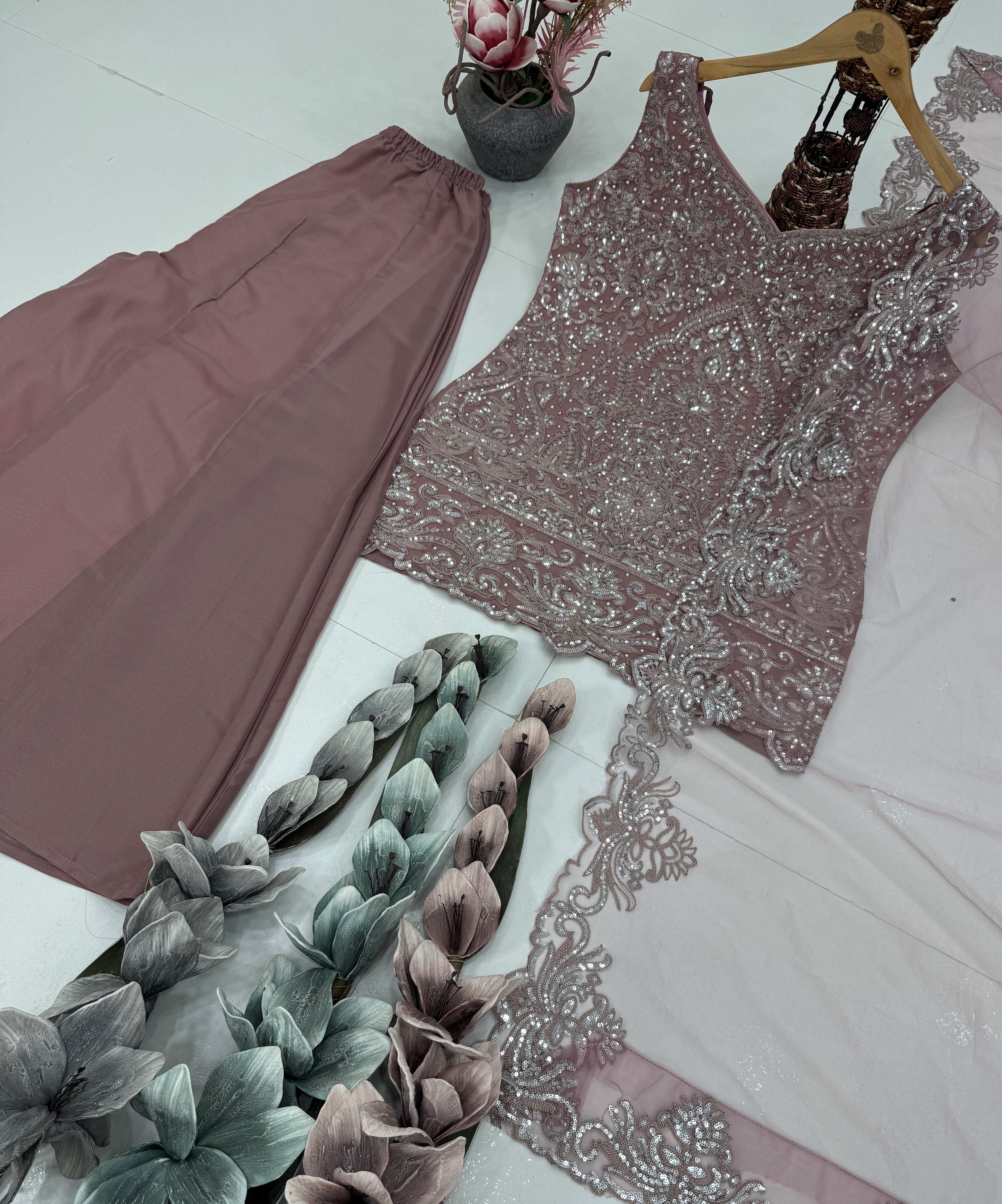 डिज़ाइनर पार्टी वियर टॉप-बॉटम और खूबसूरत दुपट्टा