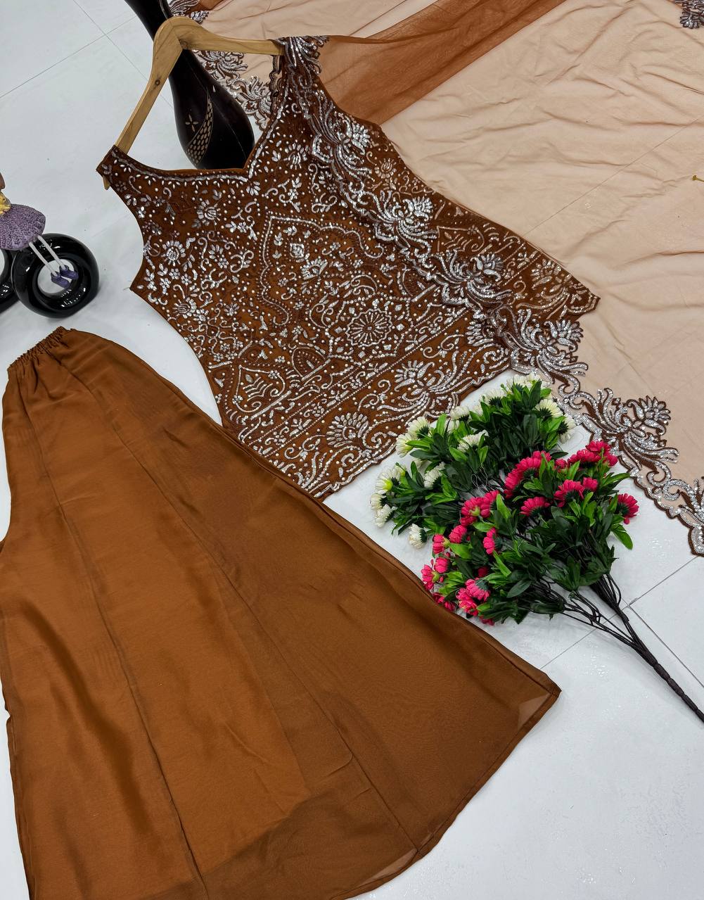 डिज़ाइनर पार्टी वियर टॉप-बॉटम और खूबसूरत दुपट्टा