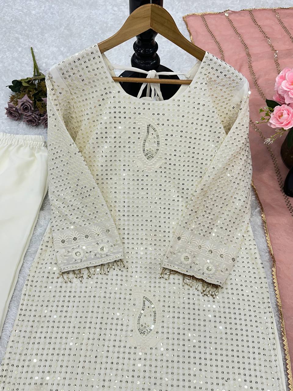 पार्टी वियर डिज़ाइनर टॉप बॉटम और दुपट्टा कढ़ाई वर्क के साथ