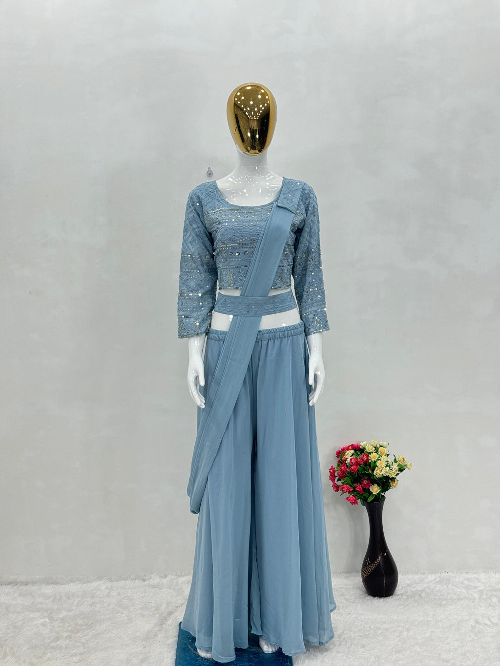 डिज़ाइनर पार्टी वियर चोली और शरारा खूबसूरत दुपट्टे के साथ