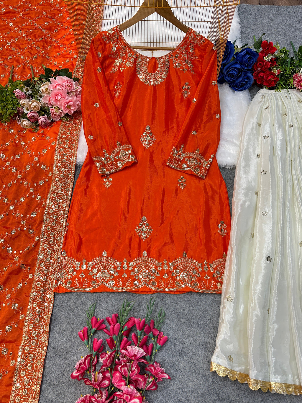 पार्टी वियर डिज़ाइनर टॉप और प्लाज़ो फैंसी दुपट्टे के साथ