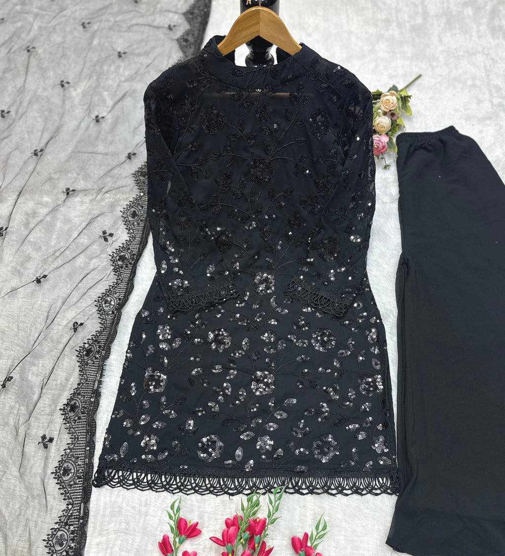 कढ़ाई के काम के साथ डिज़ाइनर वियर टॉप बॉटम और दुपट्टा