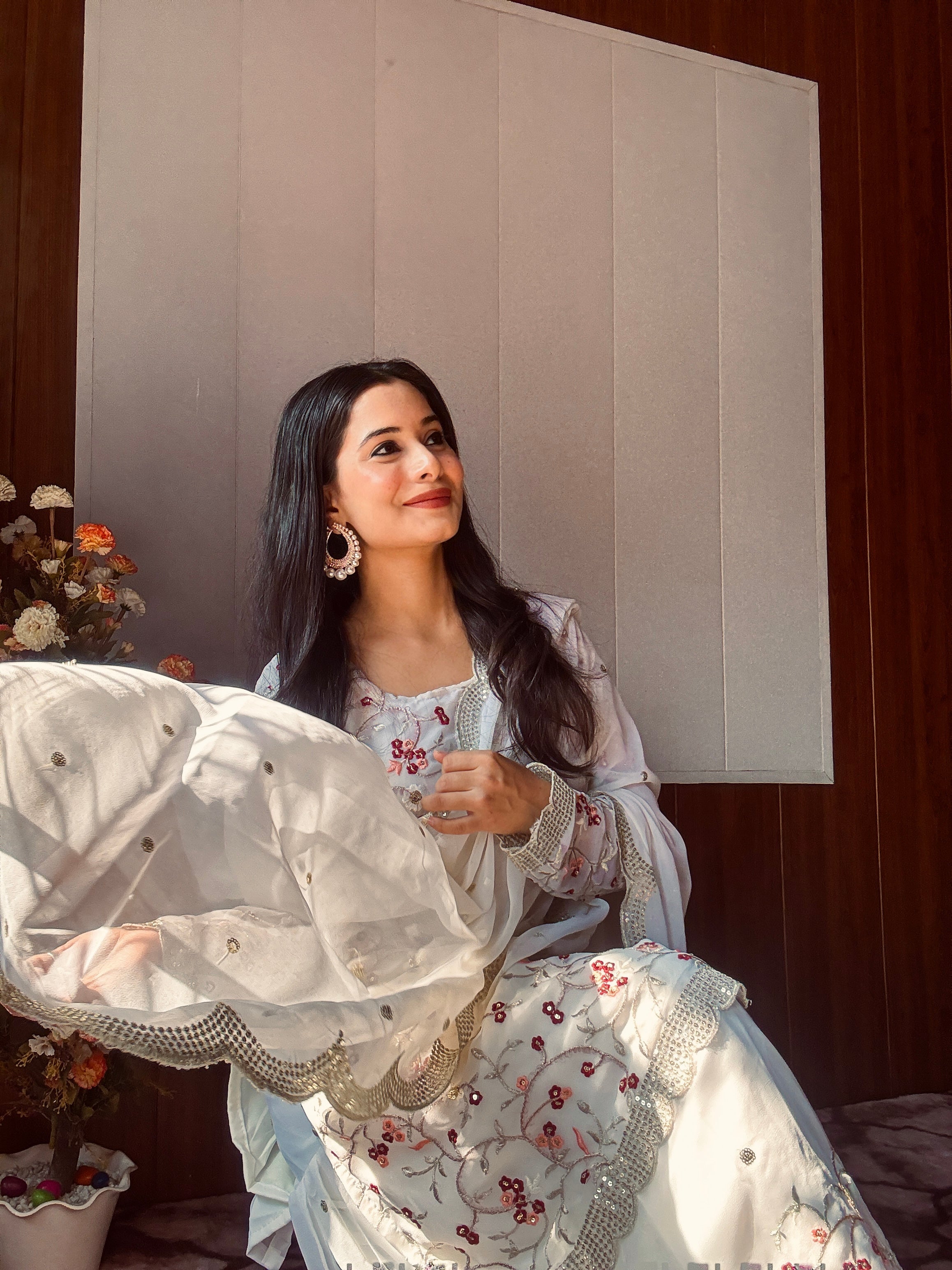 पार्टी वियर खूबसूरत टॉप शरारा और दुपट्टा