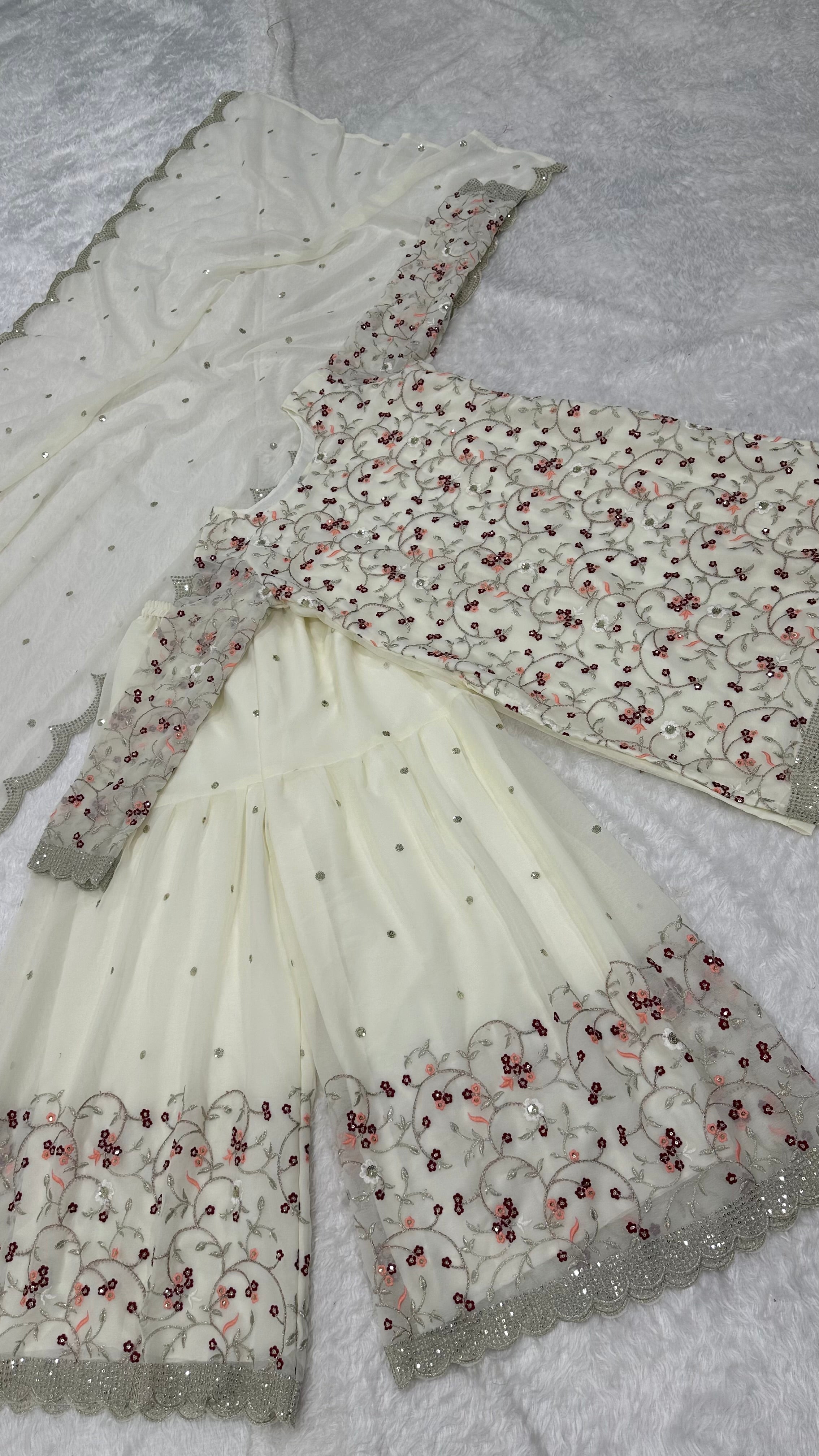 पार्टी वियर खूबसूरत टॉप शरारा और दुपट्टा