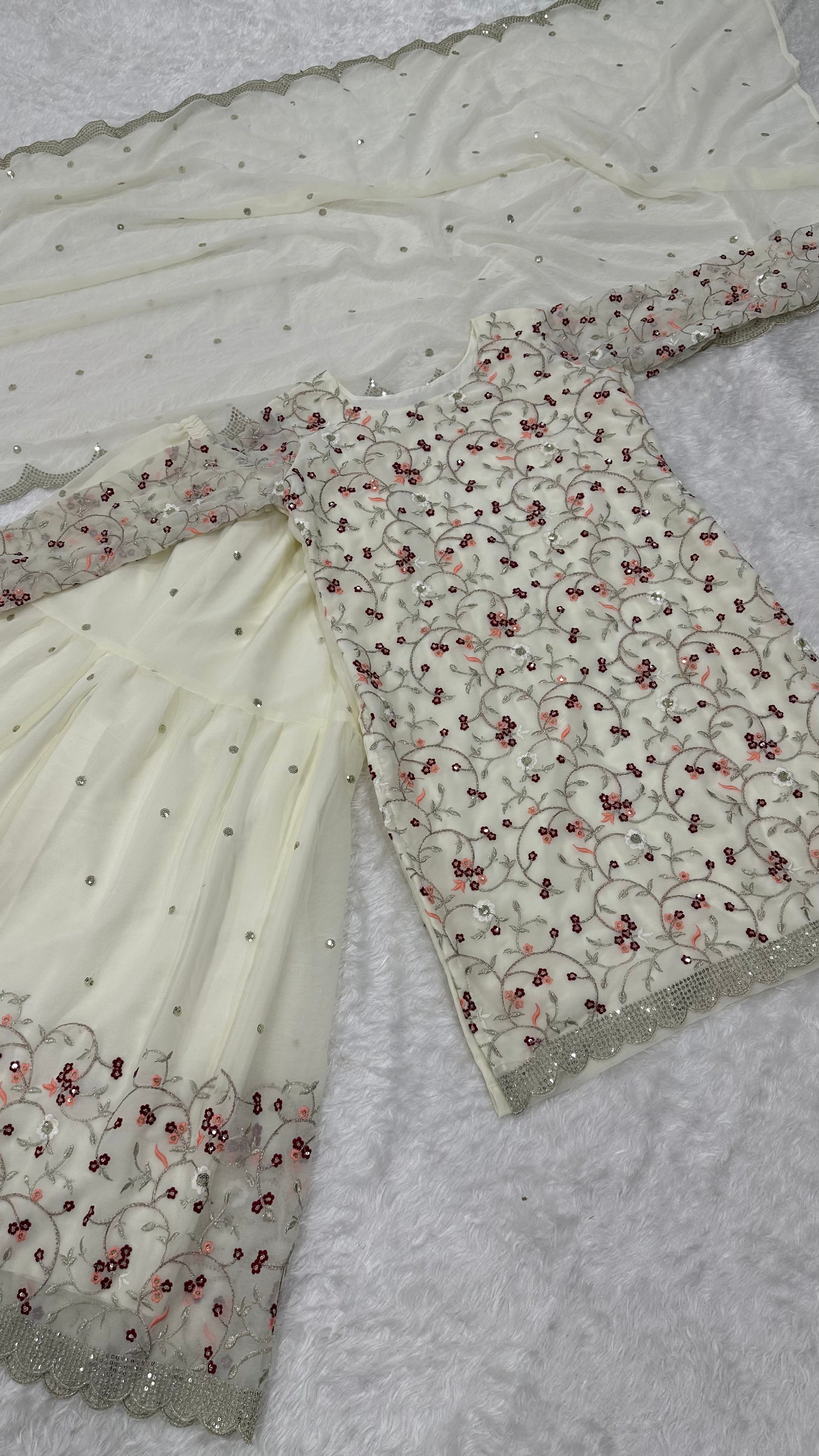 पार्टी वियर खूबसूरत टॉप शरारा और दुपट्टा