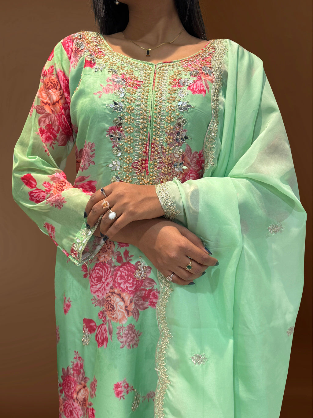 कढ़ाई कोडिंग डोरी-सीक्वेंस वर्क के साथ फैंसी टॉप-बॉटम और दुपट्टा