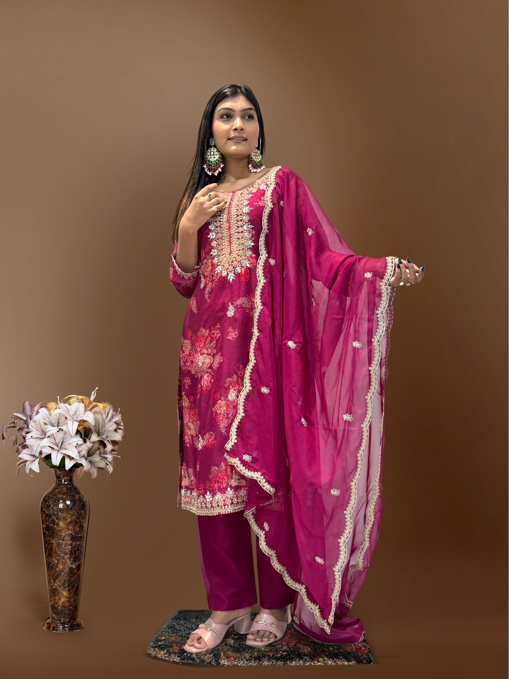 कढ़ाई कोडिंग डोरी-सीक्वेंस वर्क के साथ फैंसी टॉप-बॉटम और दुपट्टा