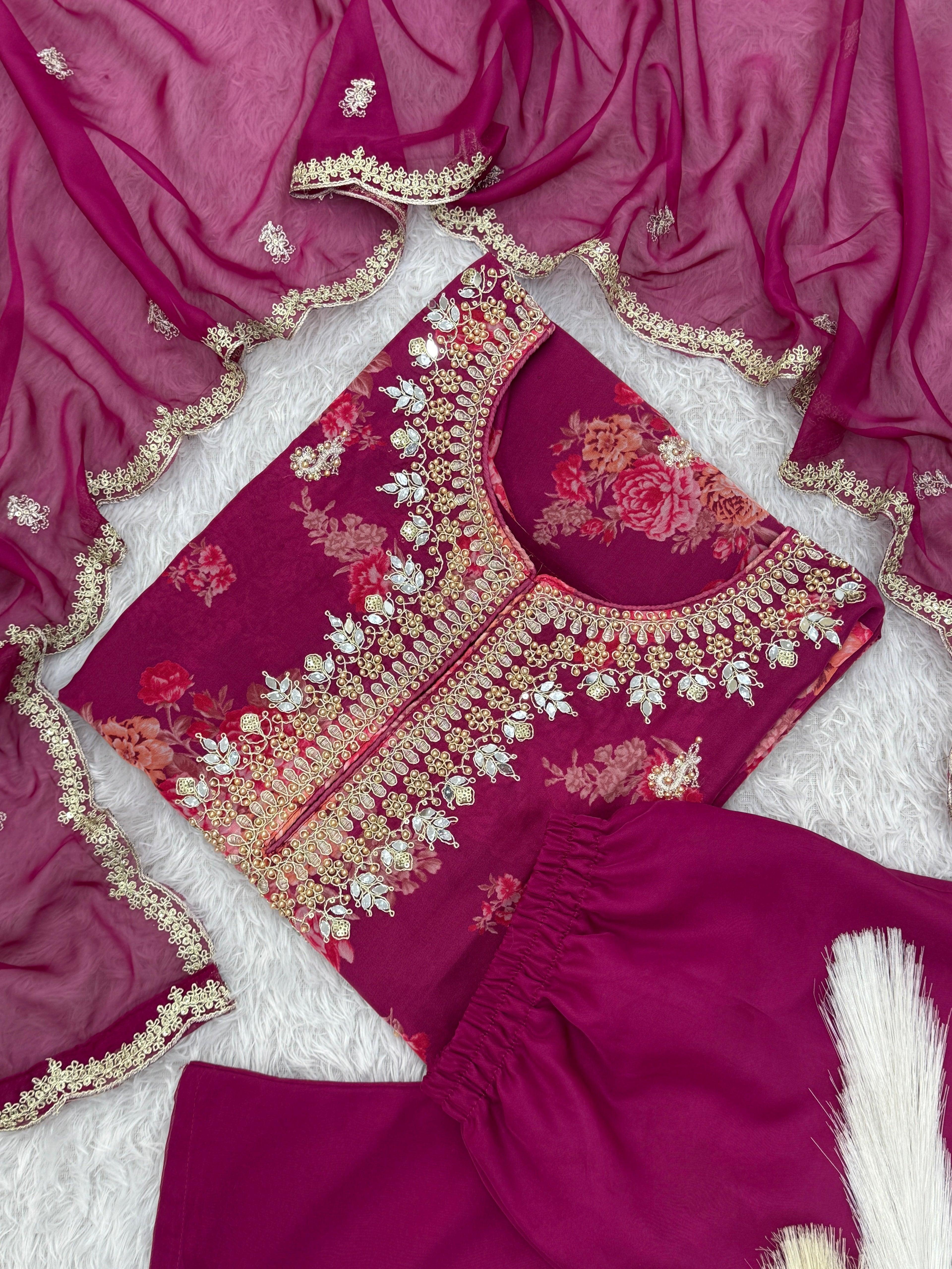 कढ़ाई कोडिंग डोरी-सीक्वेंस वर्क के साथ फैंसी टॉप-बॉटम और दुपट्टा