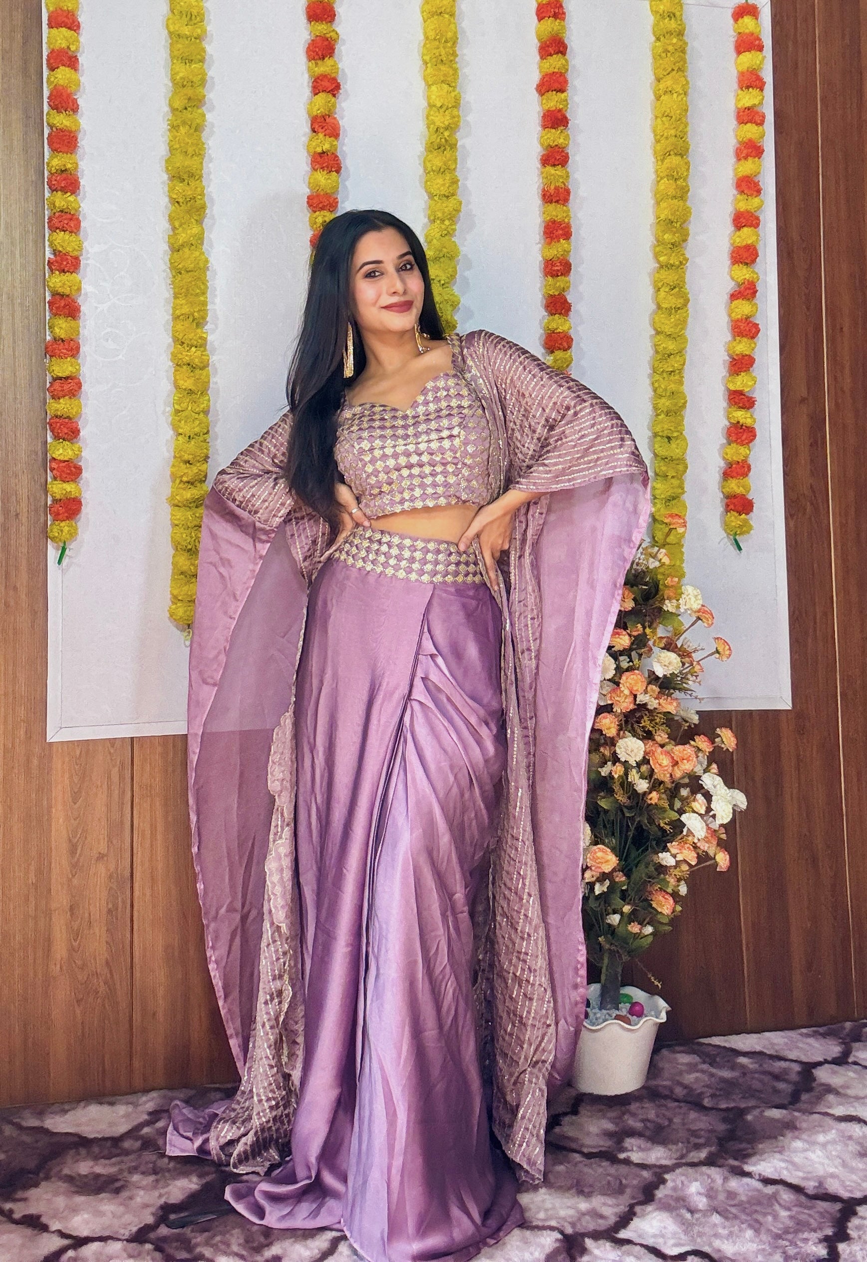 पार्टी वियर डिज़ाइनर इंडो वेस्टर्न सीक्वेंस वर्क के साथ