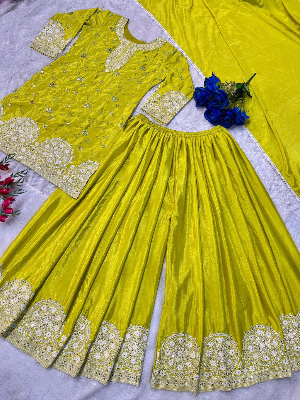 पार्टी वियर खूबसूरत टॉप प्लाज़ो दुपट्टे के साथ