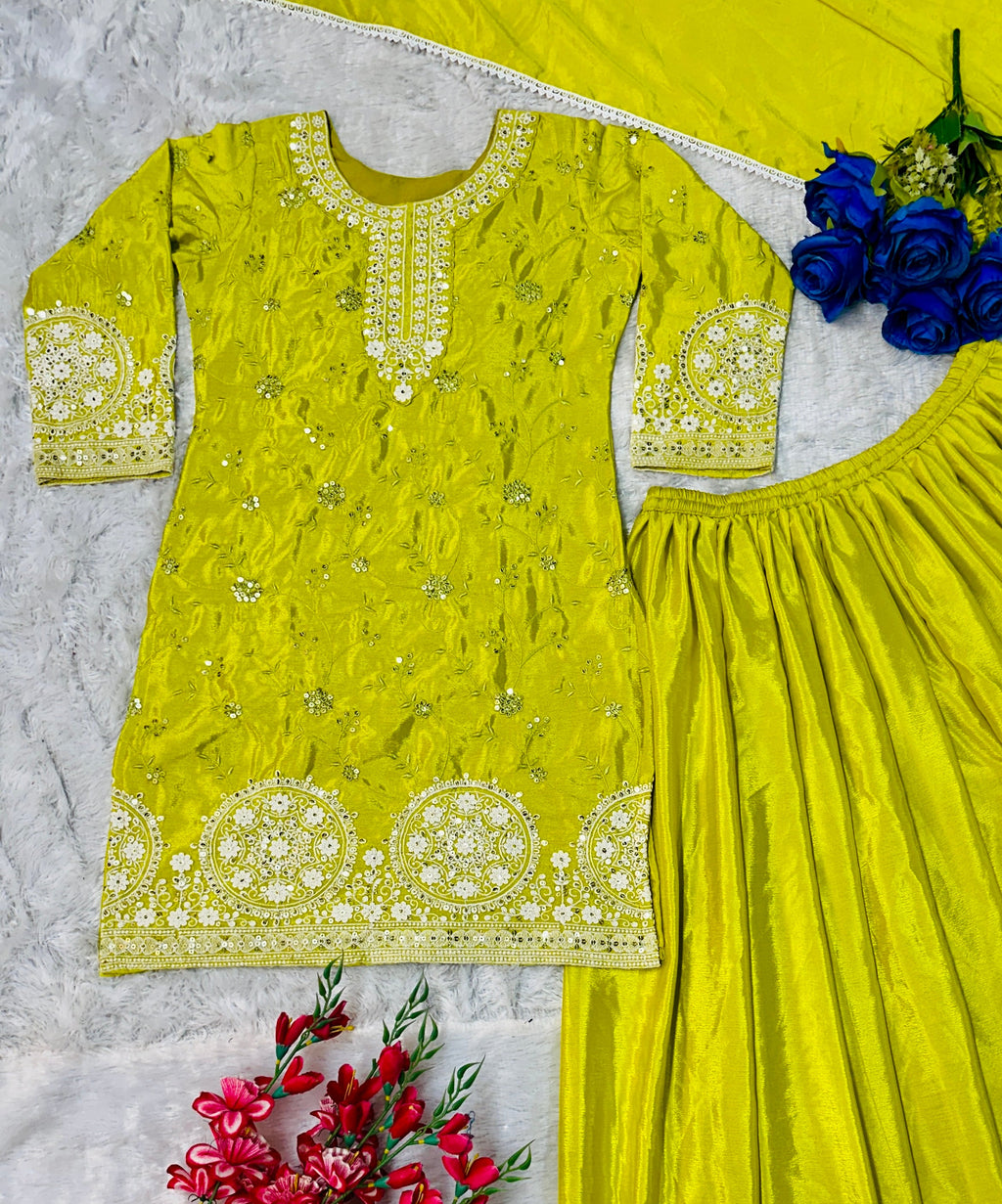 पार्टी वियर खूबसूरत टॉप प्लाज़ो दुपट्टे के साथ