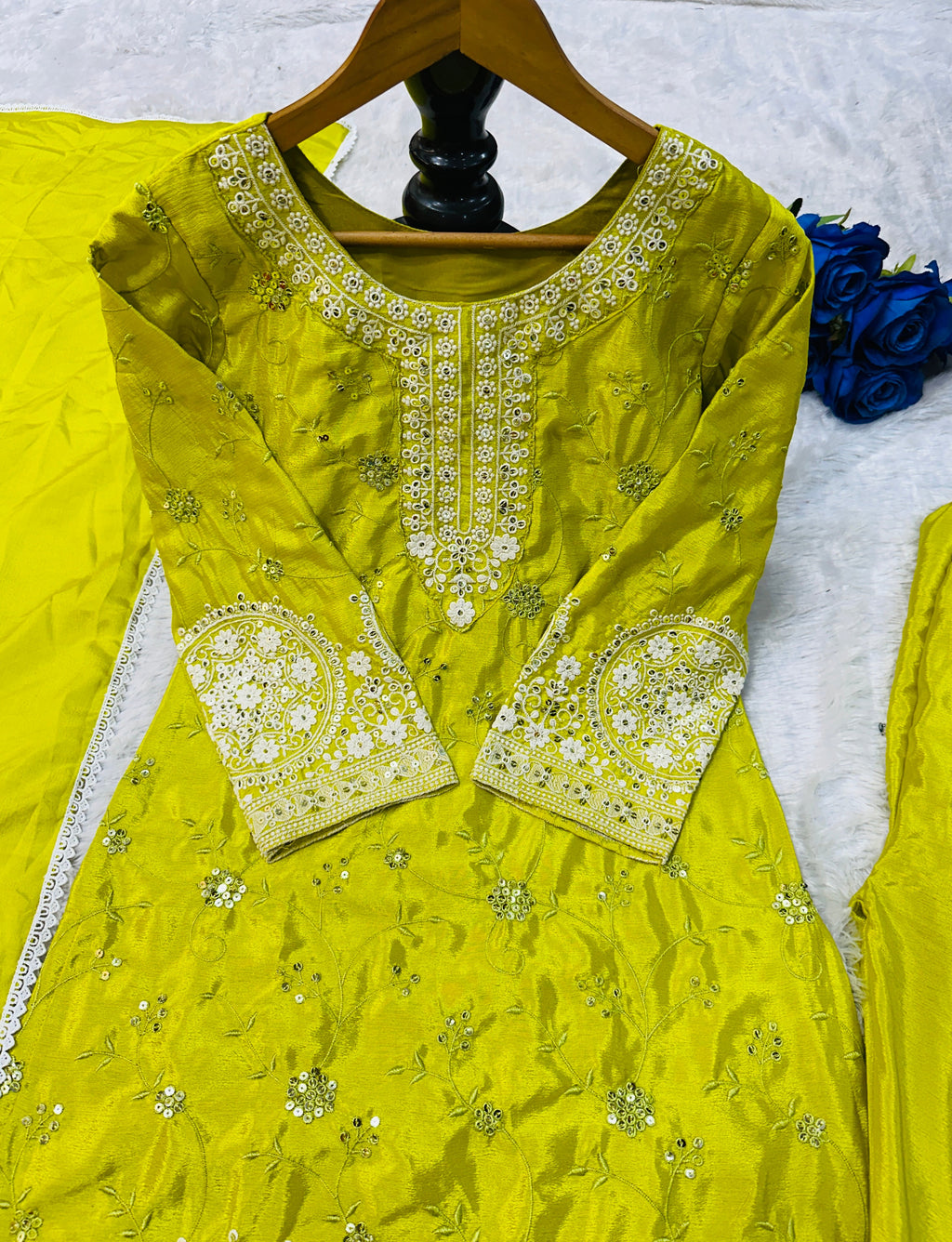 पार्टी वियर खूबसूरत टॉप प्लाज़ो दुपट्टे के साथ