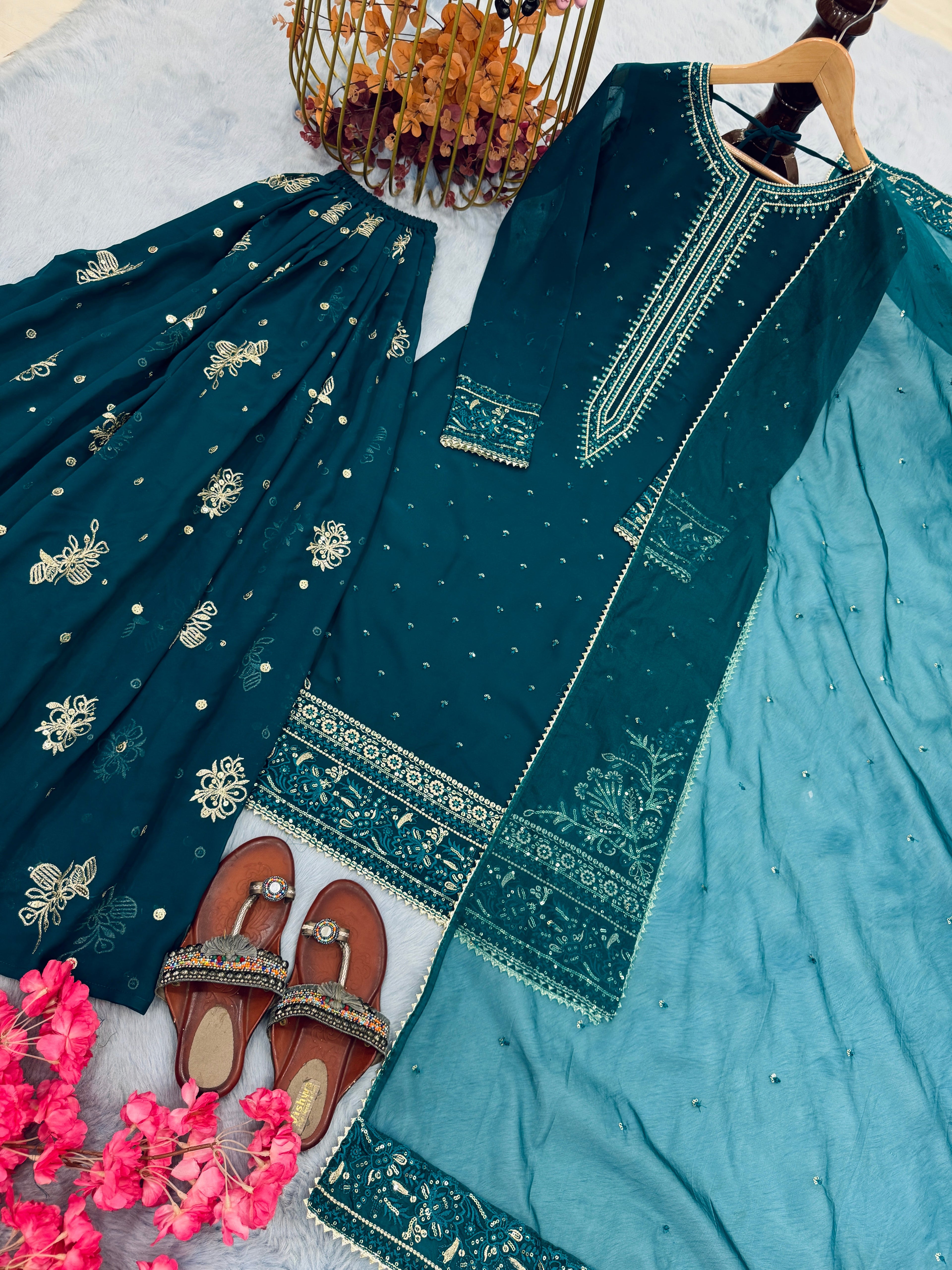 डिज़ाइनर पार्टी वियर लुक टॉप प्लाज़ो और खूबसूरत दुपट्टा सेट