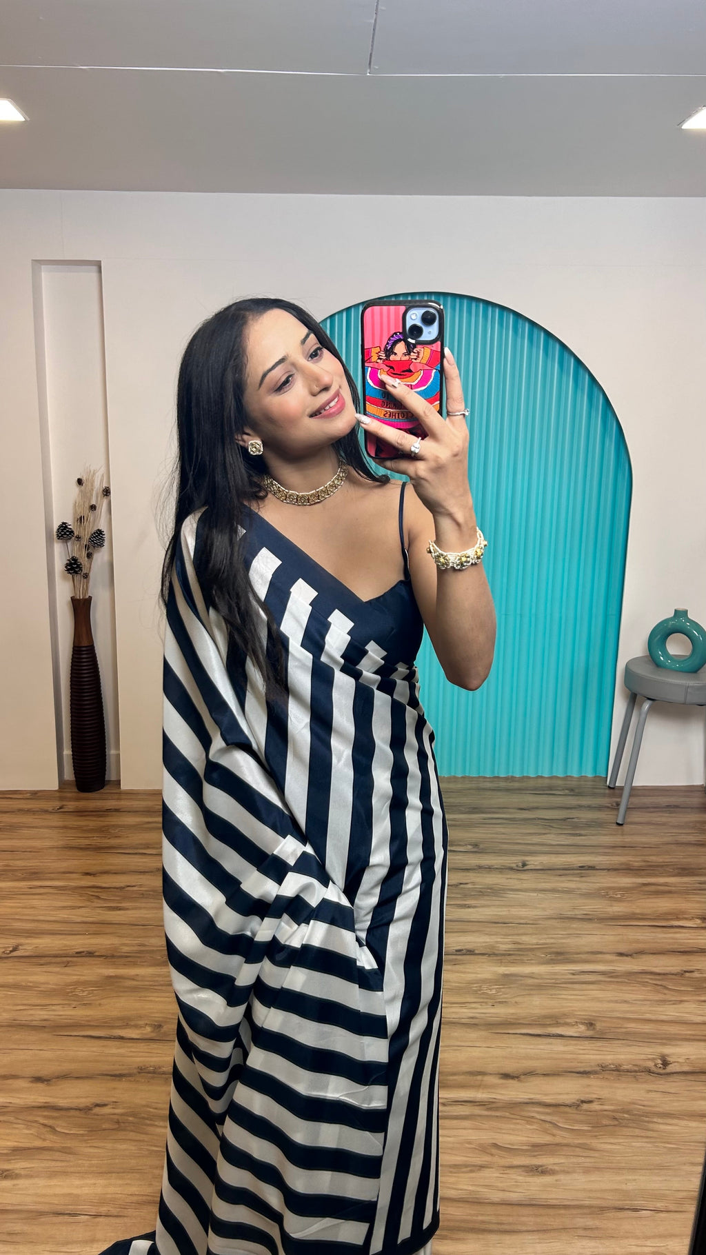 पार्टी वियर के लिए सुंदर रेडी टू वियर साड़ी डिजिटल प्रिंट के साथ