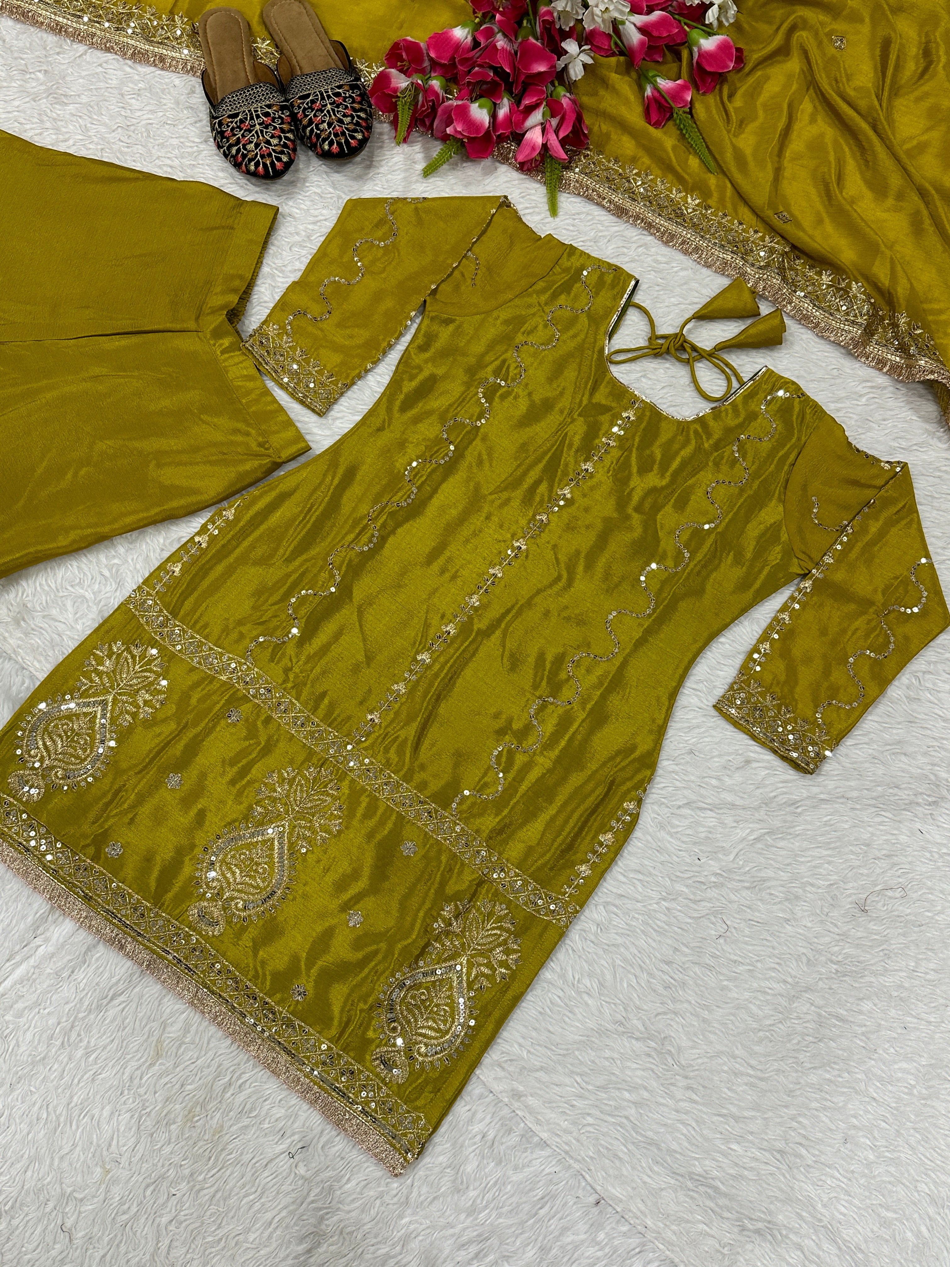 डिज़ाइनर पार्टी वियर टॉप बॉटम और दुपट्टा फैंसी बॉर्डर लेस वर्क के साथ