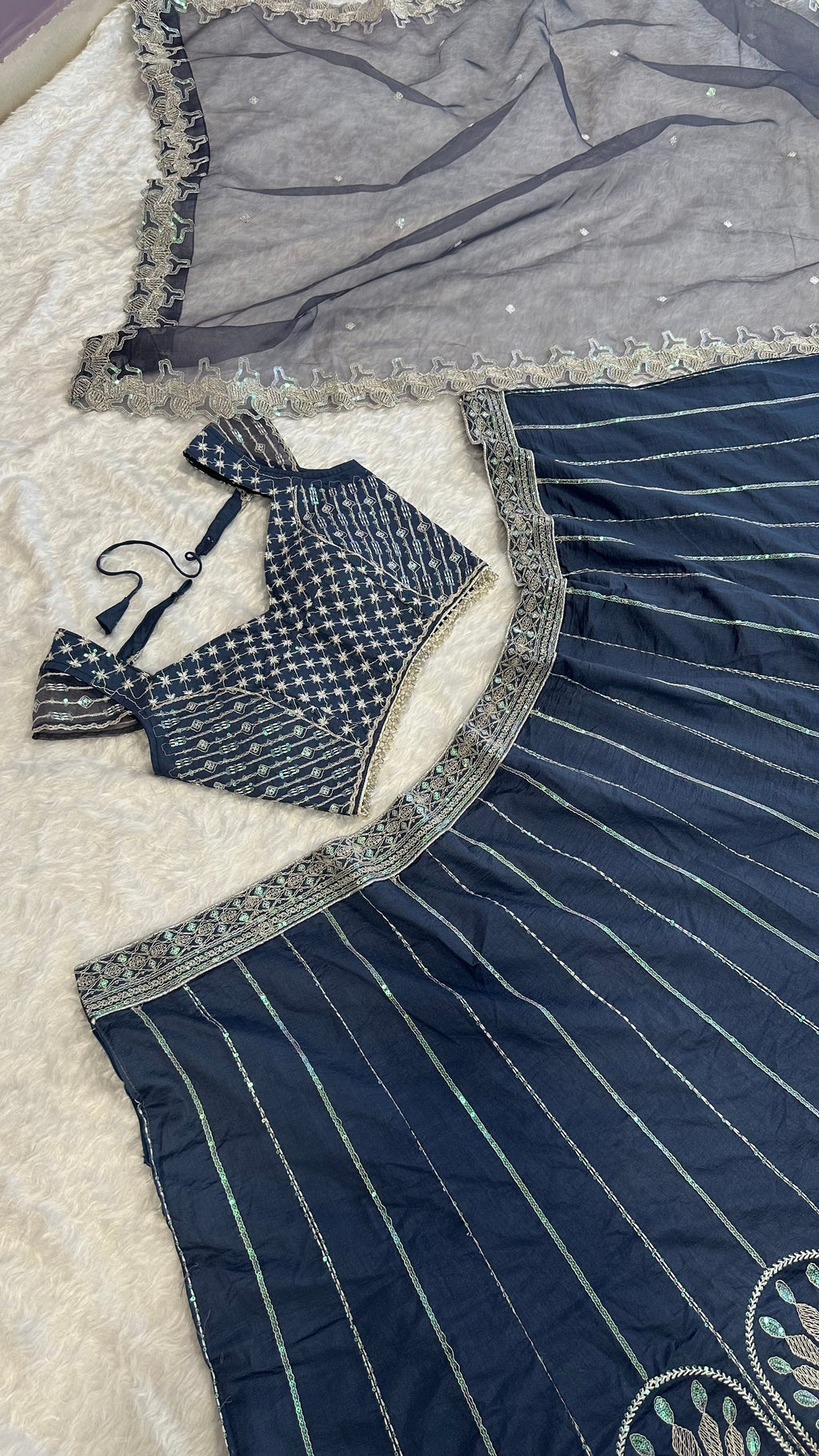 पार्टी वियर डिज़ाइनर लहंगा चोली रेनबो सीक्वेंस, थ्रेड और डोरी वर्क के साथ