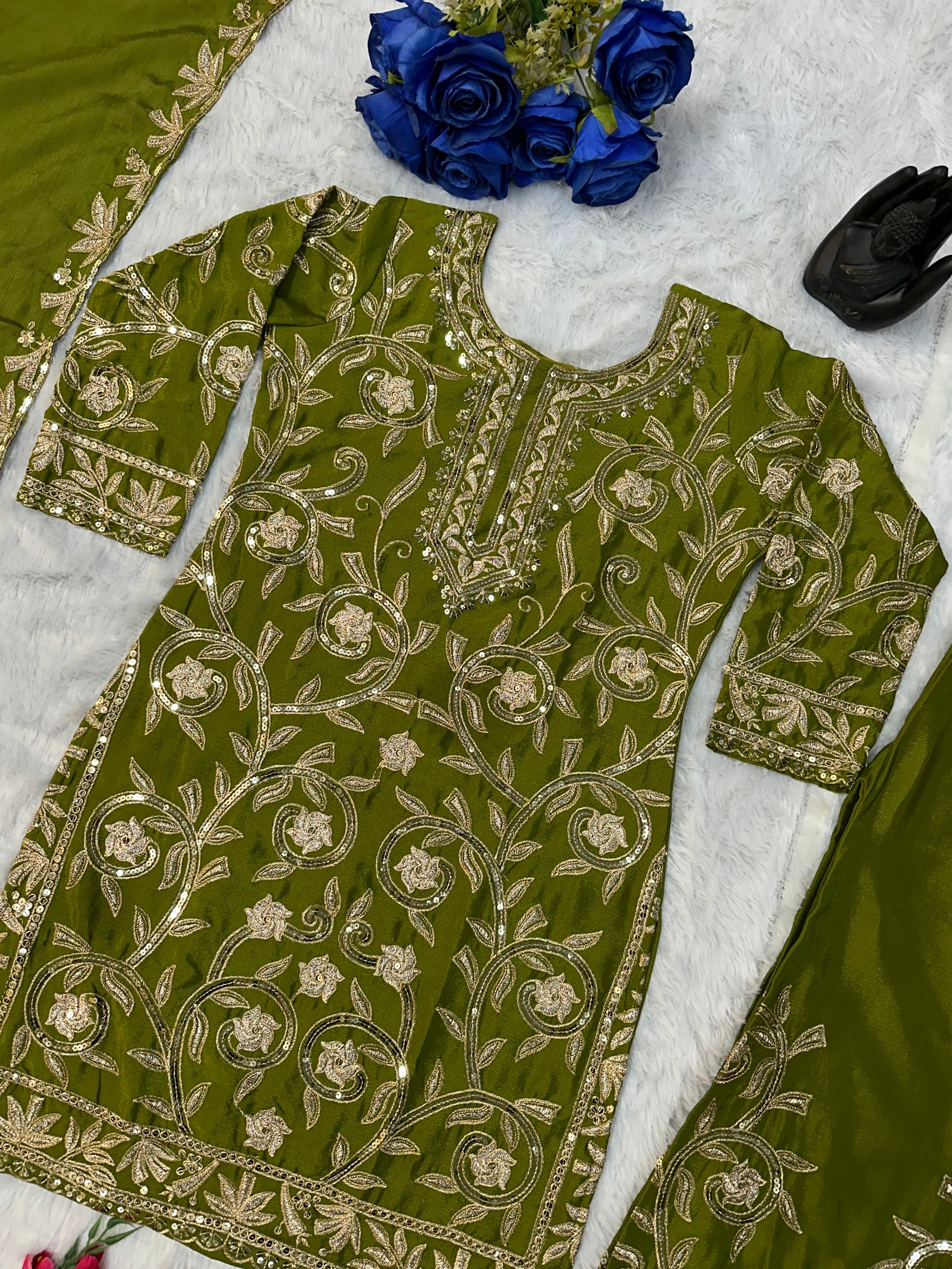 पार्टी वियर खूबसूरत टॉप-बॉटम और फैंसी दुपट्टा