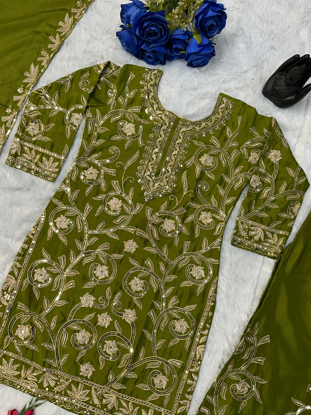 पार्टी वियर खूबसूरत टॉप-बॉटम और फैंसी दुपट्टा