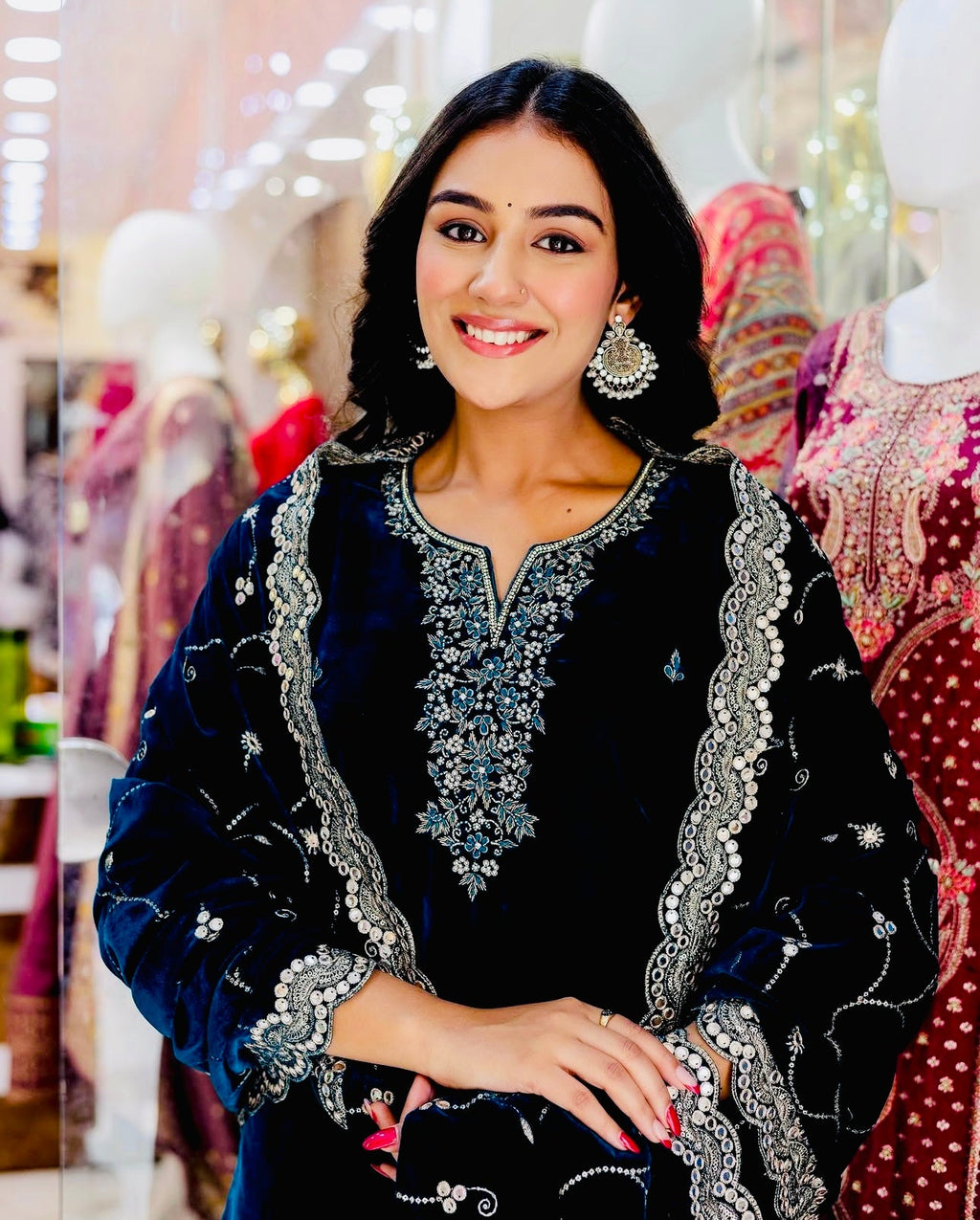 पार्टी वियर डिज़ाइनर टॉप - पेंट और खूबसूरत दुपट्टा