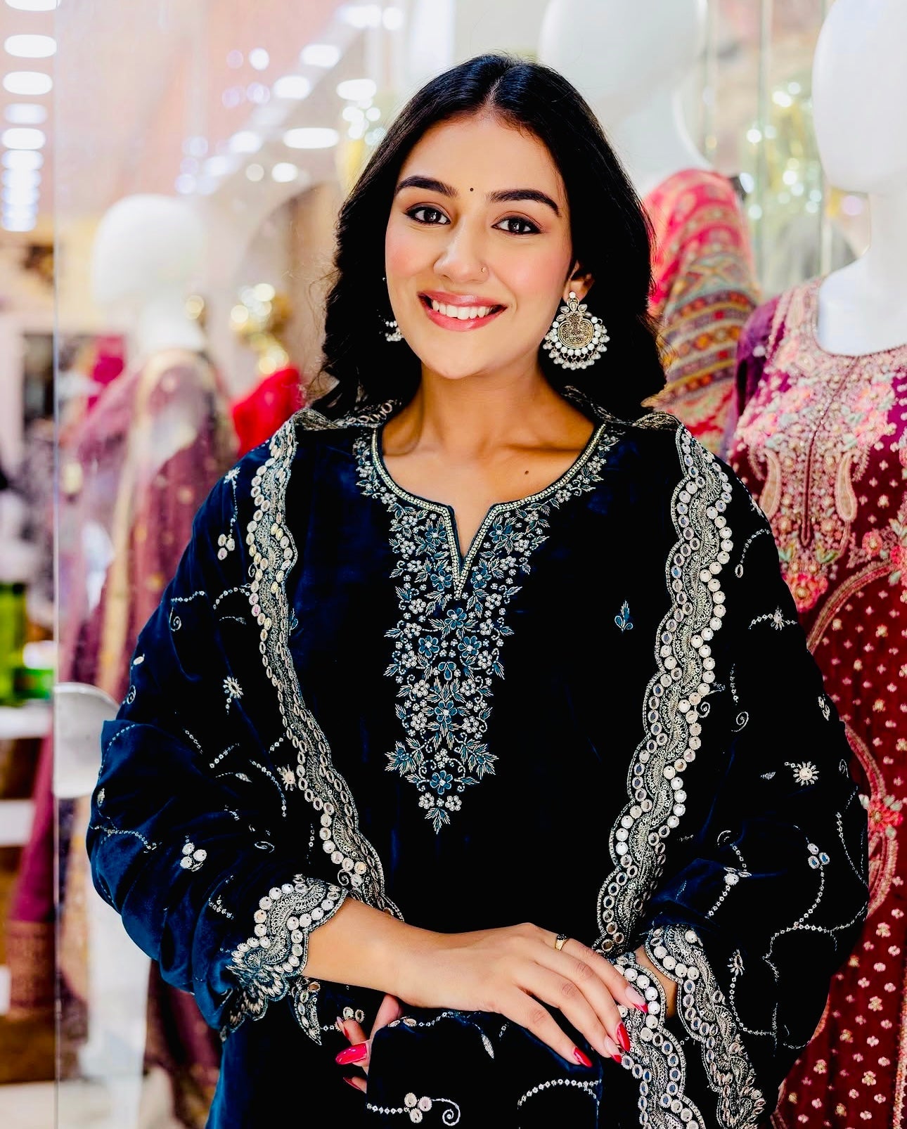 पार्टी वियर डिज़ाइनर टॉप - पेंट और खूबसूरत दुपट्टा