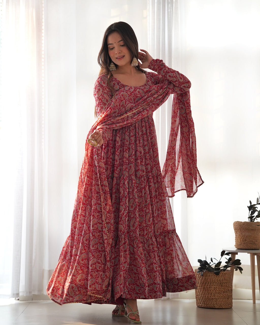 पार्टी वियर सुंदर अनारकली गाउन, पैंट और दुपट्टा