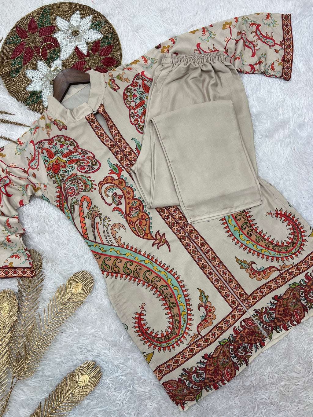 पार्टी वियर सुंदर डिजिटल प्रिंट के साथ सुंदर को-ऑर्ड सेट