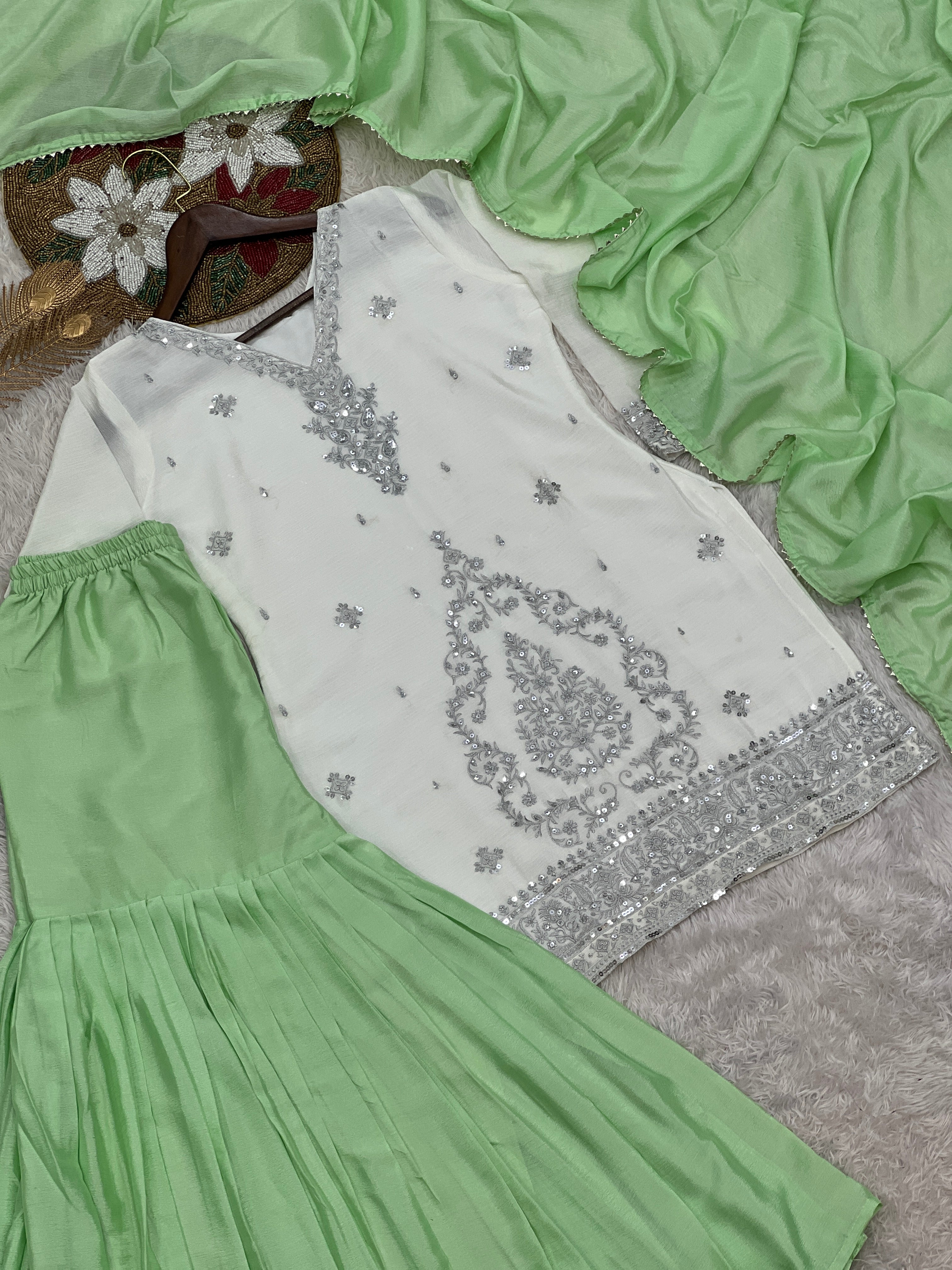 पार्टी वियर डिज़ाइनर टॉप-बॉटम और खूबसूरत दुपट्टा