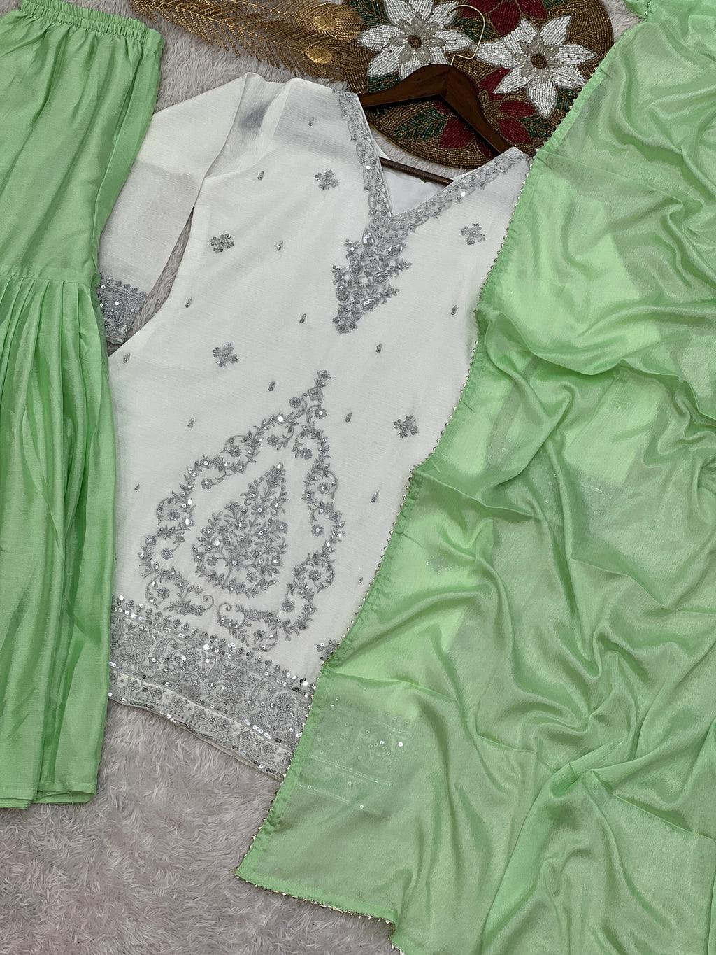 पार्टी वियर डिज़ाइनर टॉप-बॉटम और खूबसूरत दुपट्टा