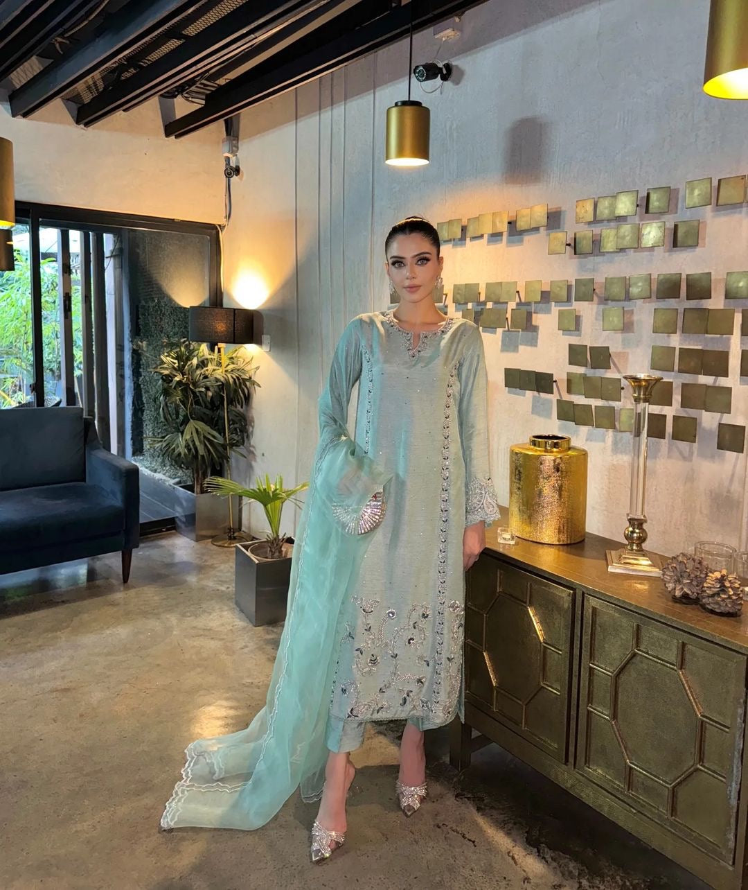 पार्टी वियर डिज़ाइनर टॉप-बॉटम और खूबसूरत दुपट्टा