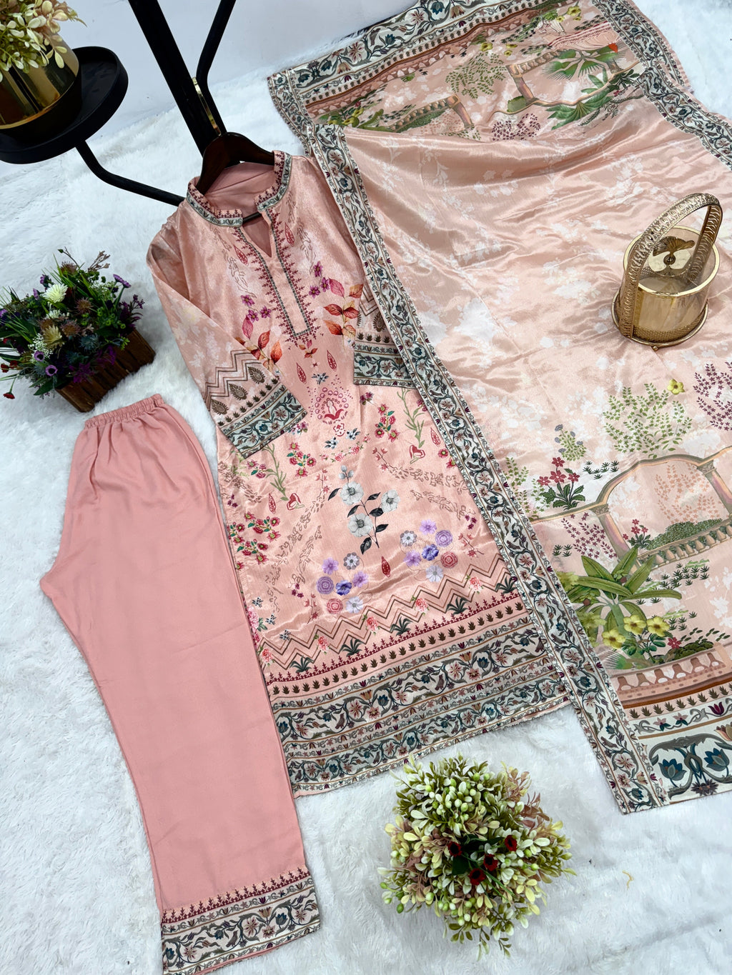 पार्टी वियर खूबसूरत टॉप-बॉटम और फैंसी दुपट्टा