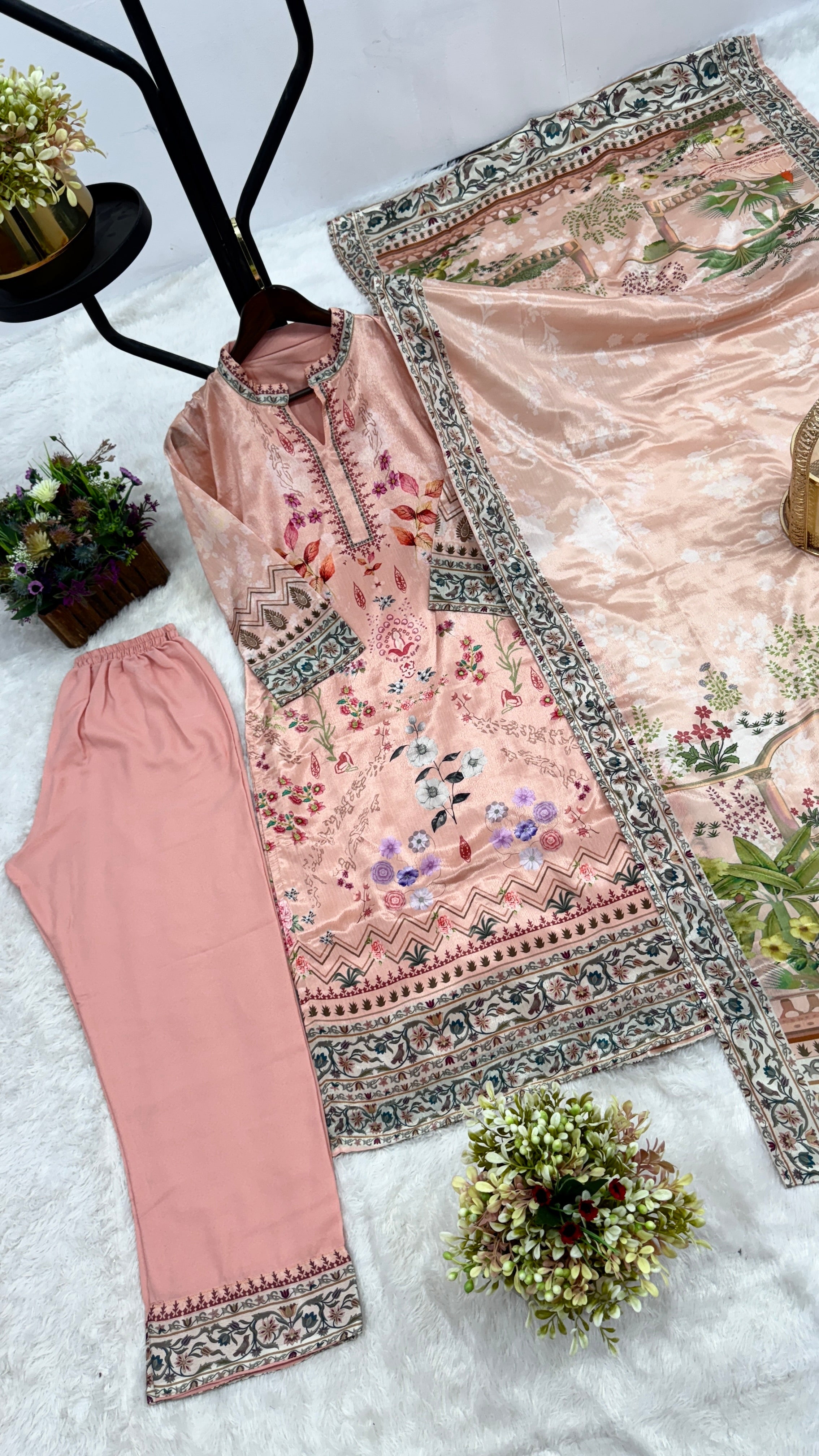 पार्टी वियर खूबसूरत टॉप-बॉटम और फैंसी दुपट्टा