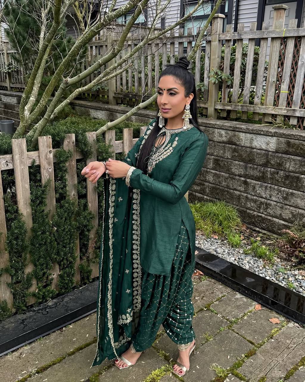 पार्टी वियर सुंदर टॉप बॉटम और दुपट्टा