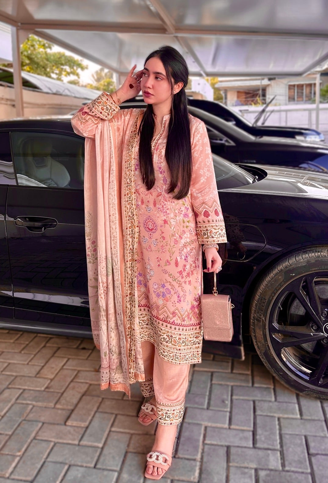 पार्टी वियर खूबसूरत टॉप-बॉटम और फैंसी दुपट्टा