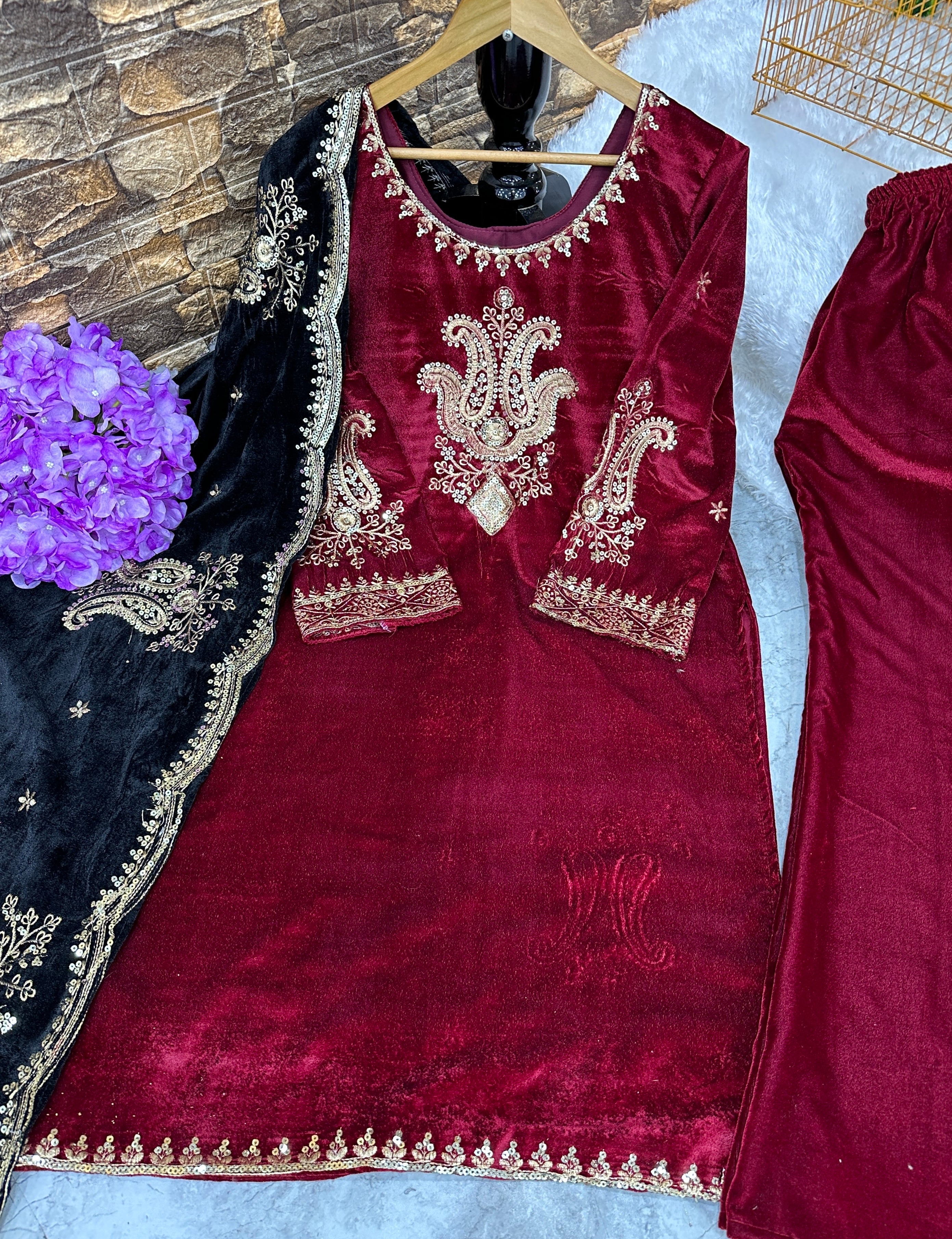 पार्टी वियर लुक खूबसूरत वेलवेट टॉप बॉटम और दुपट्टा