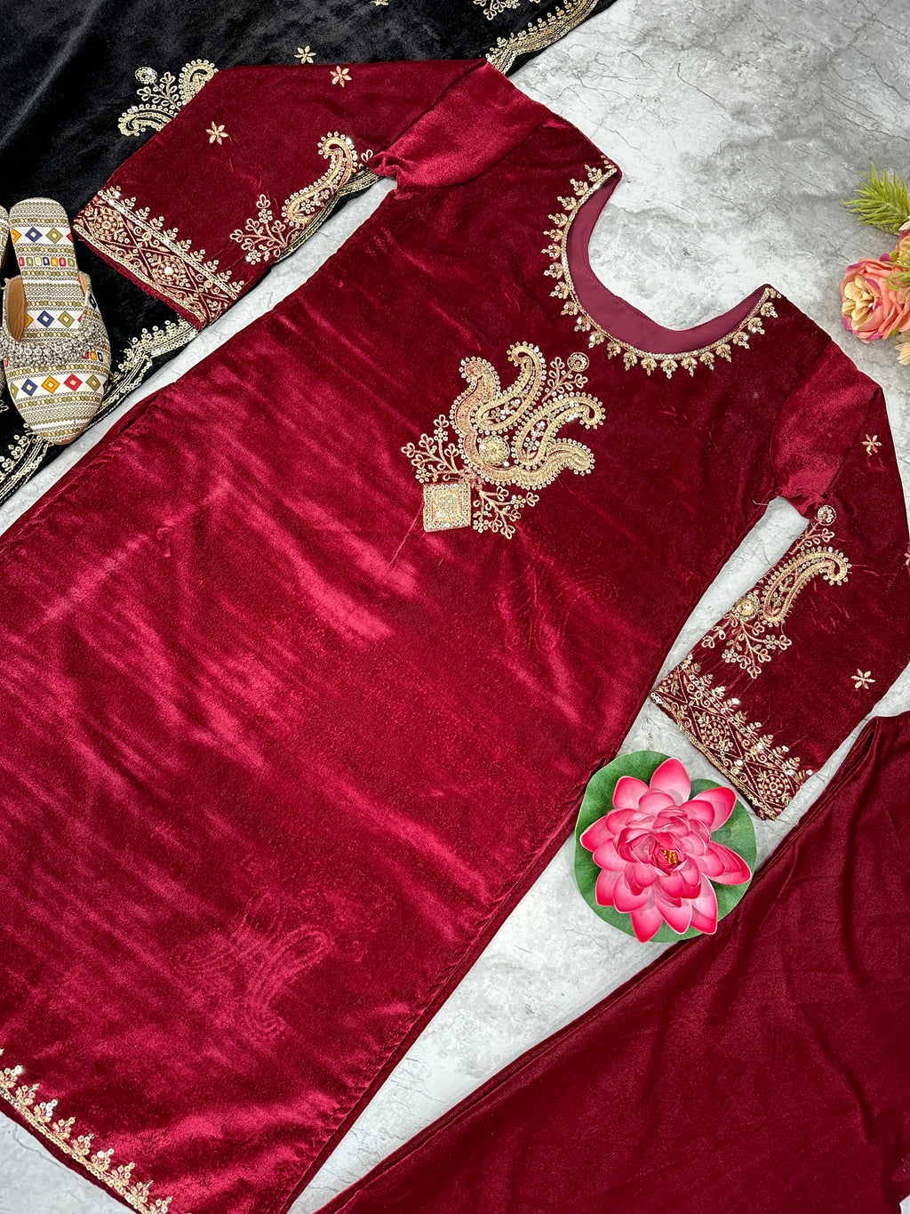 पार्टी वियर लुक खूबसूरत वेलवेट टॉप बॉटम और दुपट्टा