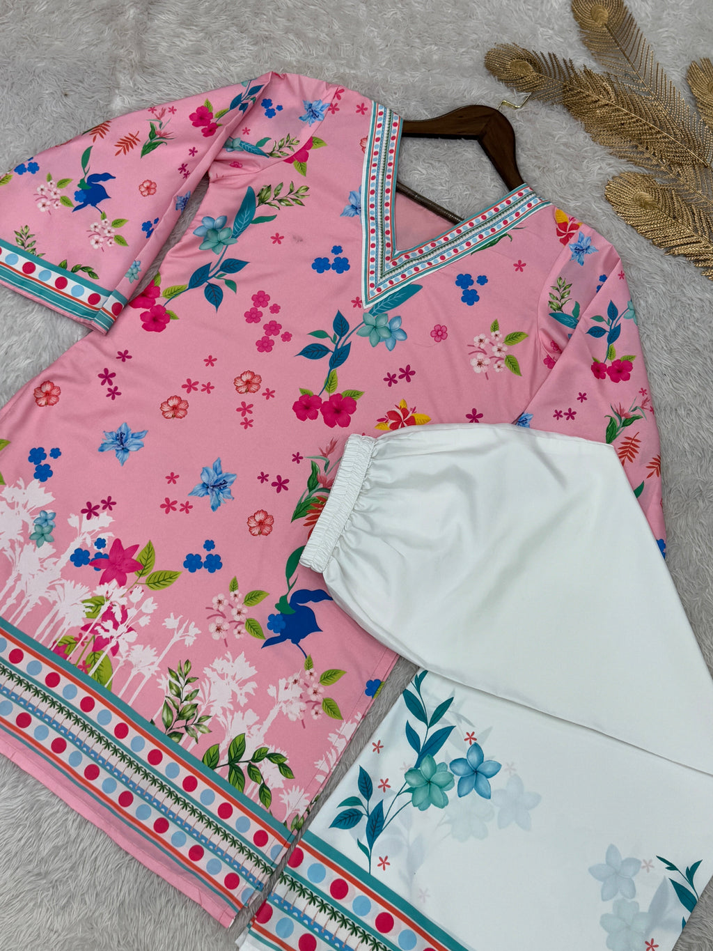 सुंदर डिजिटल प्रिंट के साथ फैंसी स्टाइल को-ऑर्ड सेट