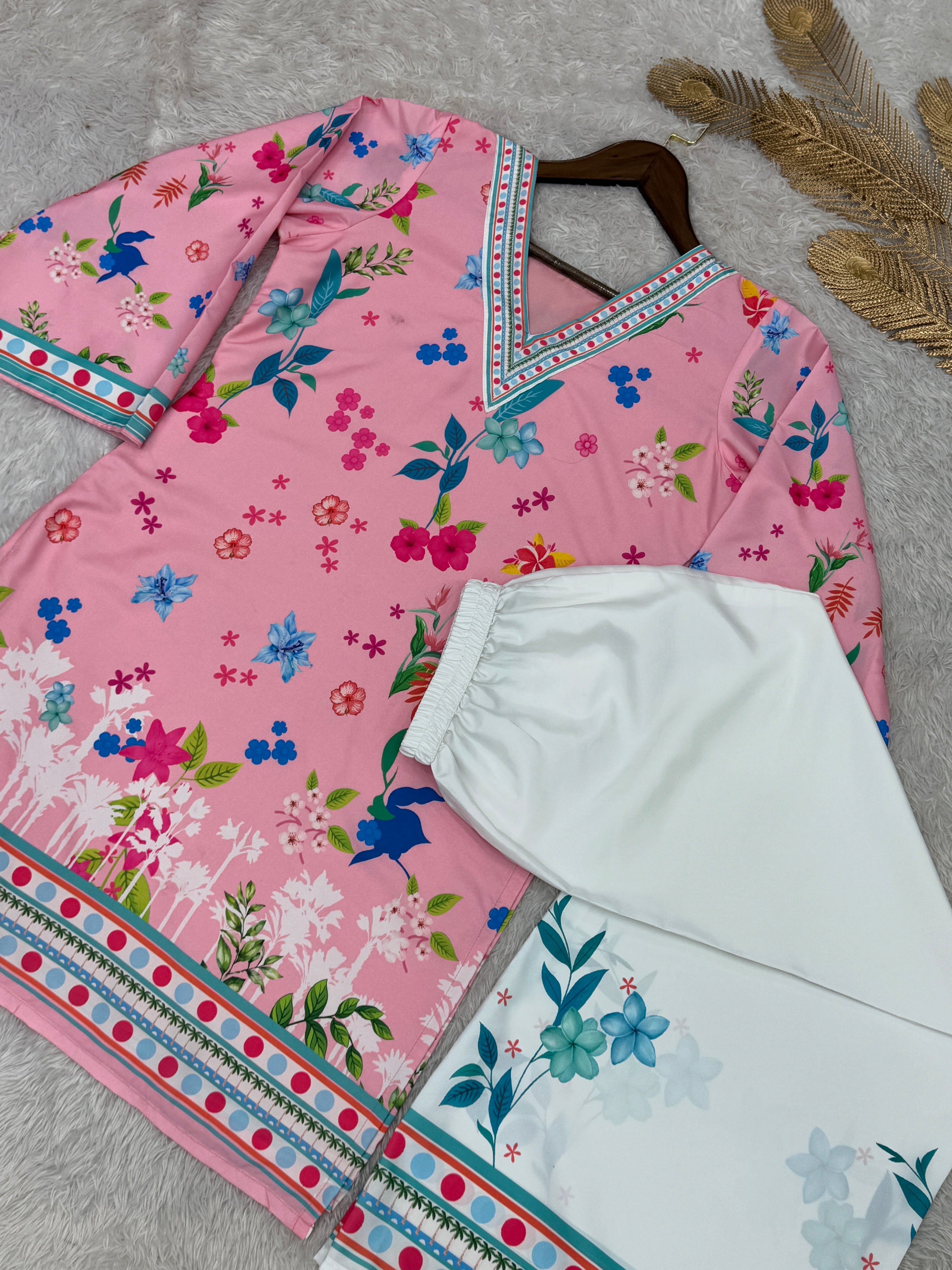 सुंदर डिजिटल प्रिंट के साथ फैंसी स्टाइल को-ऑर्ड सेट