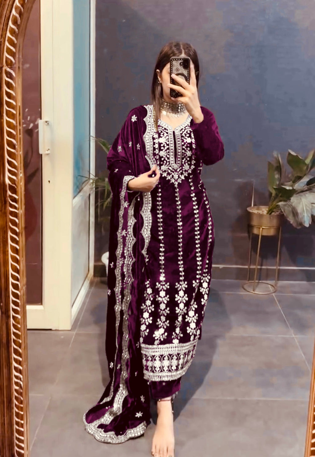 पार्टी वियर डिज़ाइनर टॉप - कढ़ाई सीक्वेंस वर्क के साथ पेंट और दुपट्टा