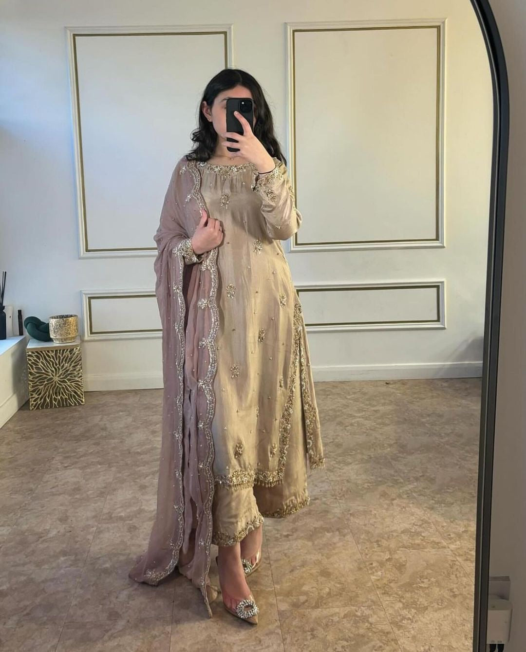 पार्टी वियर डिज़ाइनर टॉप बॉटम और दुपट्टा कढ़ाई वर्क के साथ