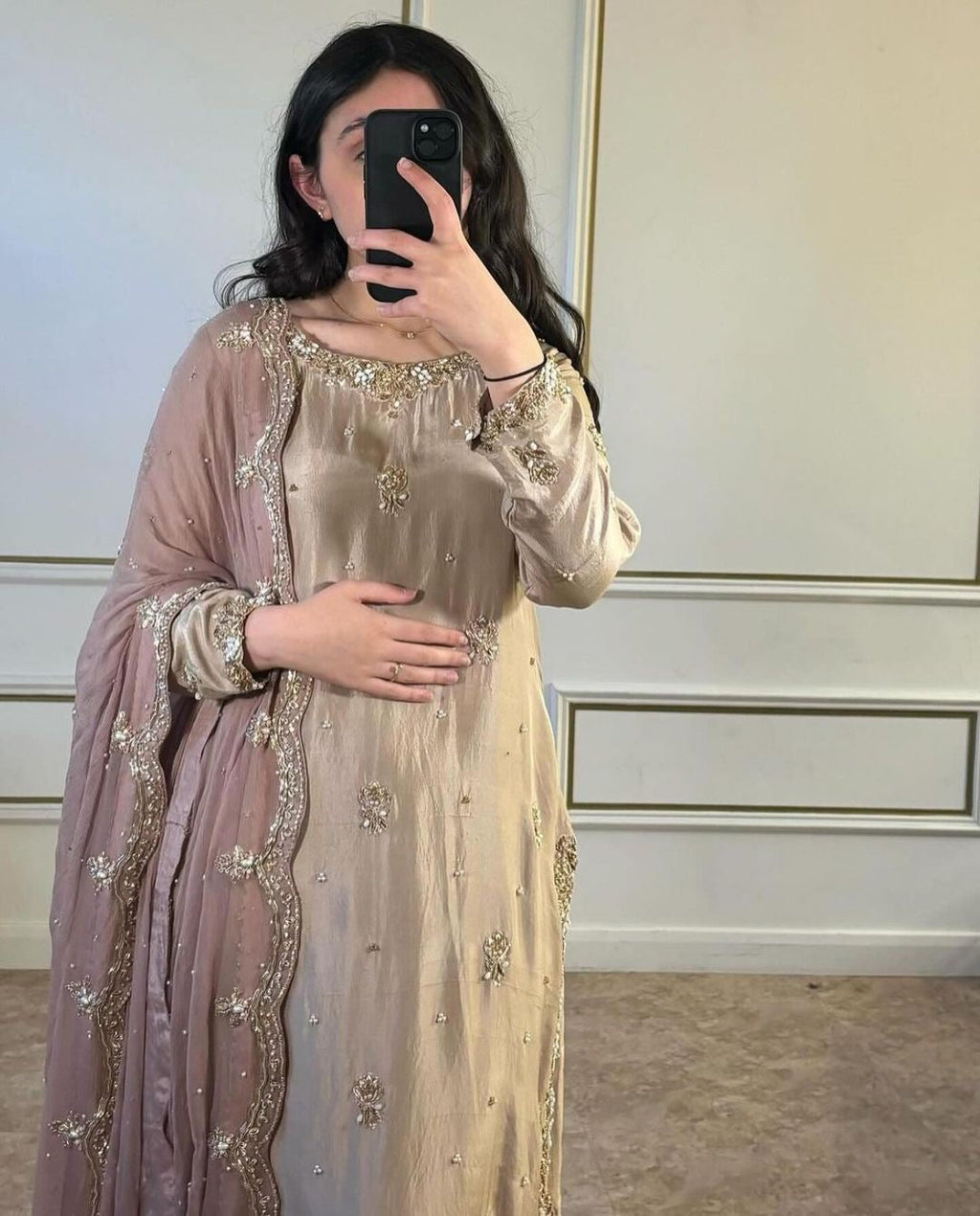 पार्टी वियर डिज़ाइनर टॉप बॉटम और दुपट्टा कढ़ाई वर्क के साथ